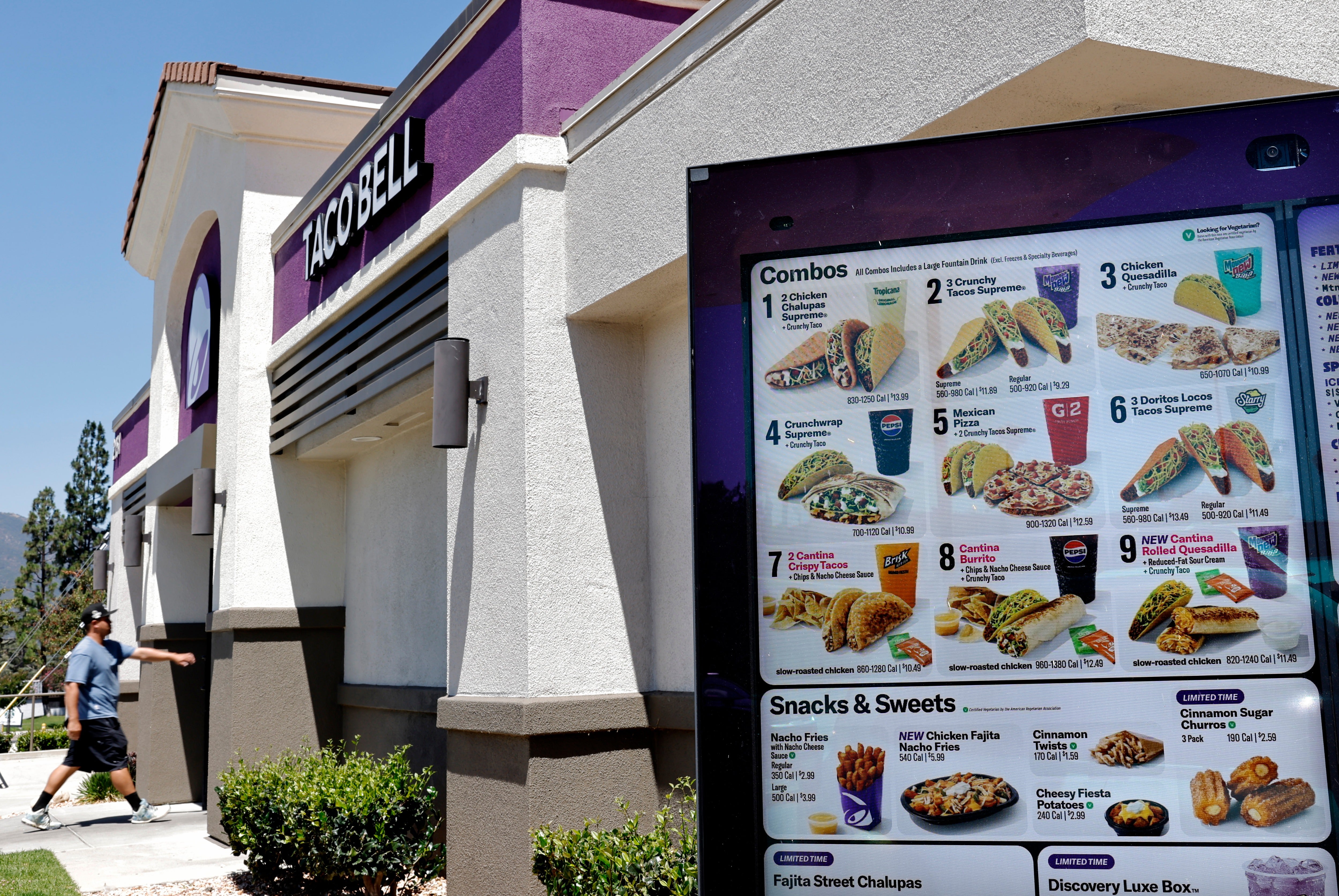 The cyclosporiasis outbreak has been linked to lettuce served astatine Taco Bell locations successful 5 states, including Michigan
