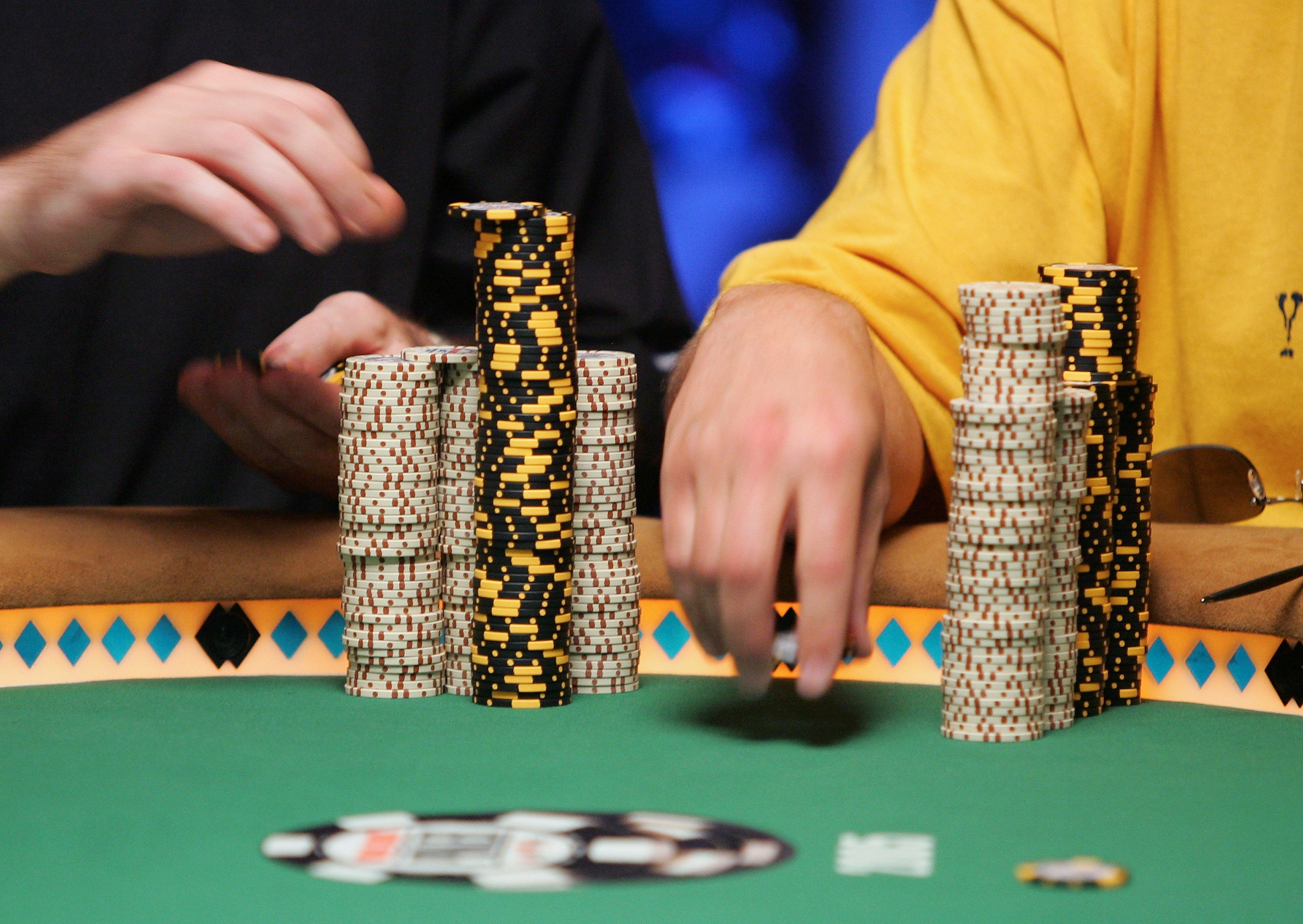 Poker champ robbed of his winnings in Vegas by thieves who stacked dishes on back to keep him still