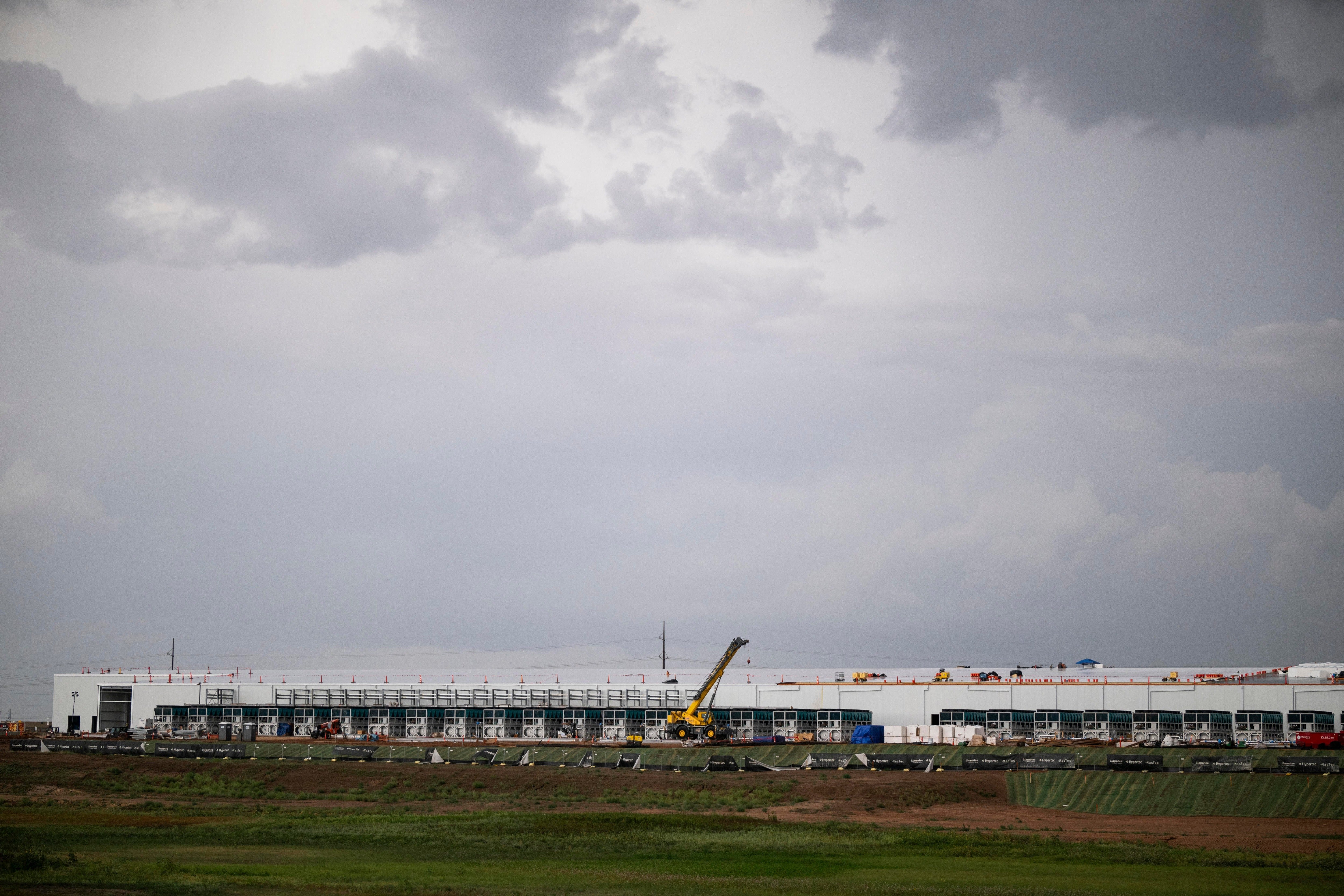 The White House said that astir 200 further stakeholders, including utilities, information halfway developers and governors, person committed to nan pledge