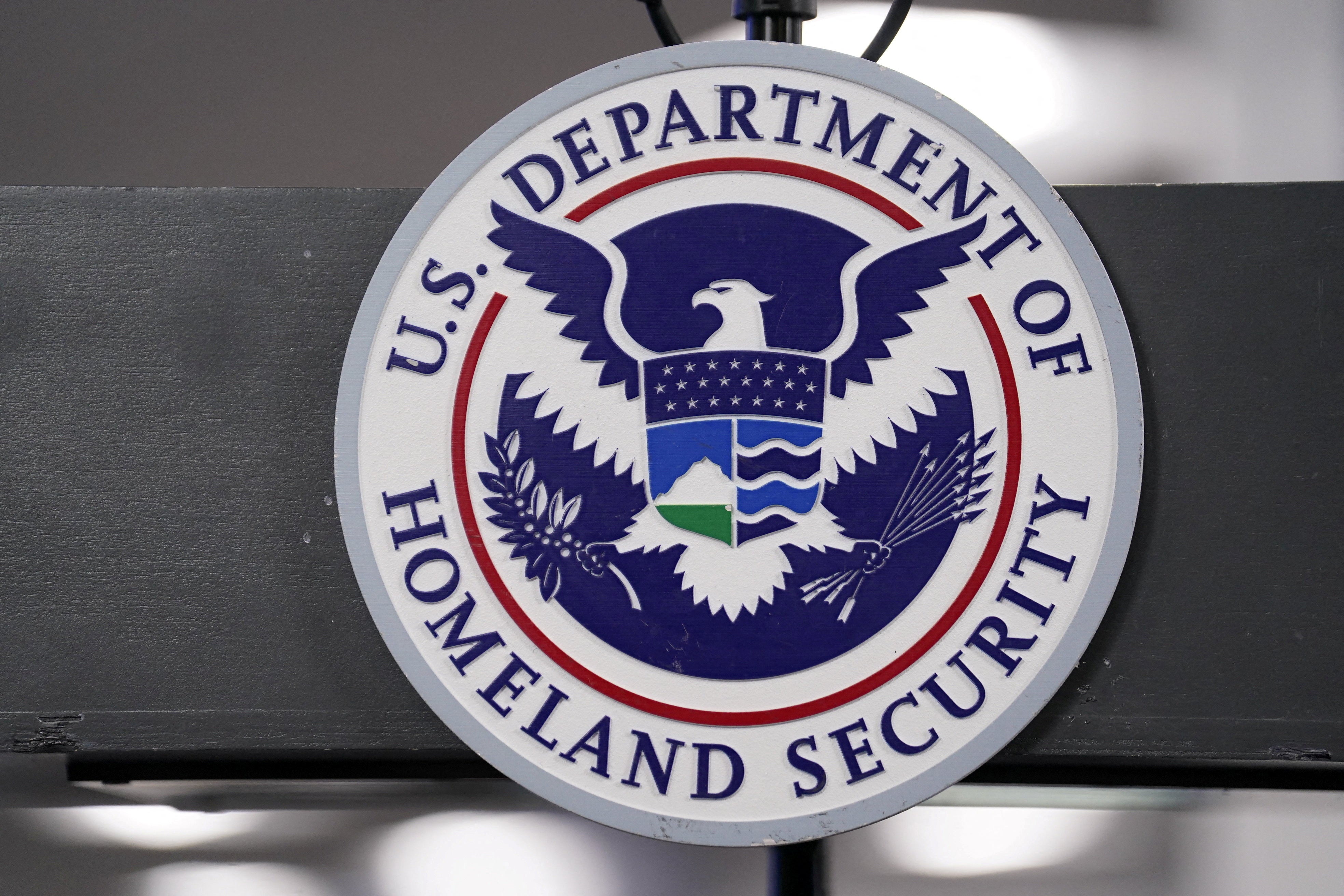 The states contend that imposing specified conditions connected congressionally approved backing contravenes some nan Administrative Procedure Act and nan U.S. Constitution’s spending clause