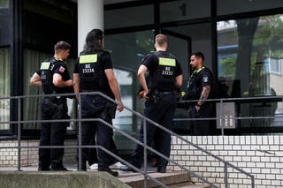 Policija pretresa stan osumnjičenog napadača