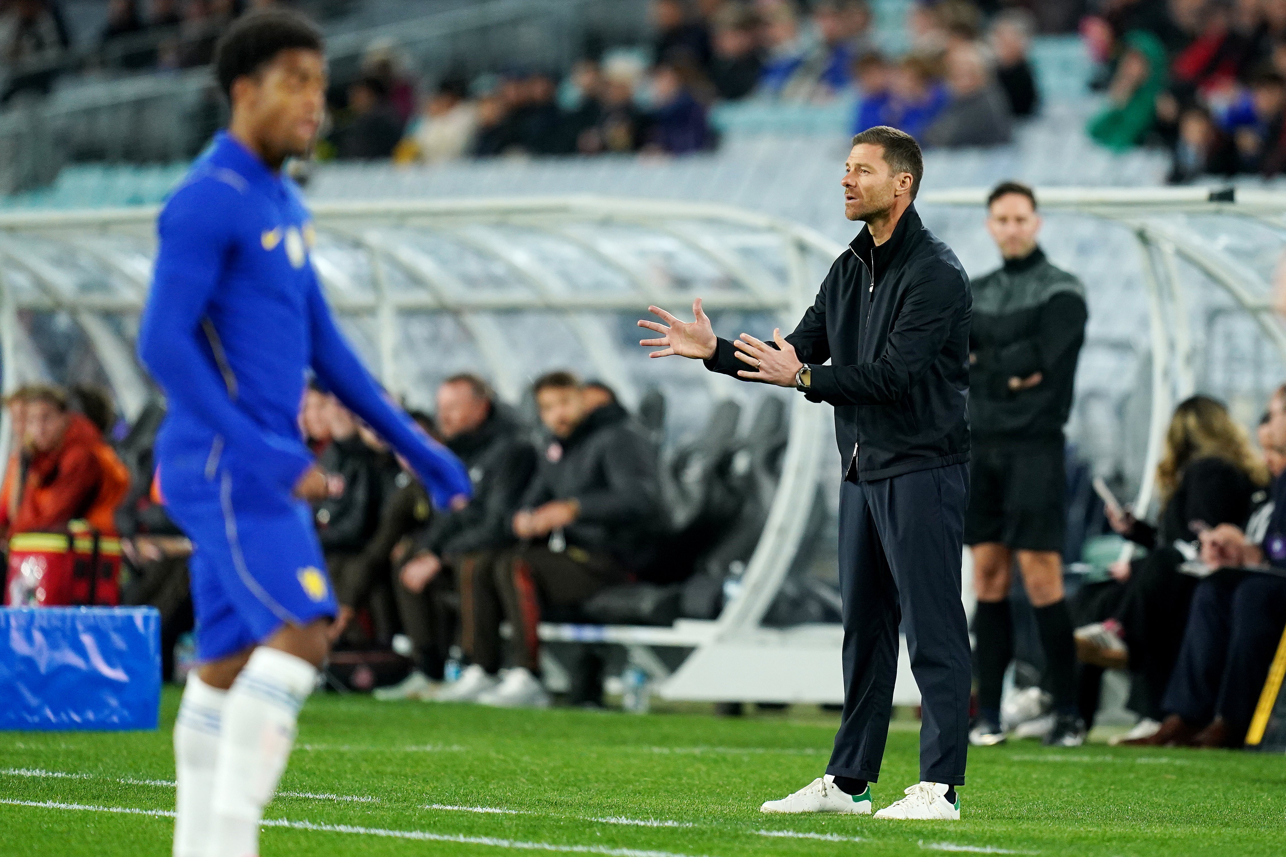 Xabi Alonso dirige desde la banda ante el Western Sydney Wanderers