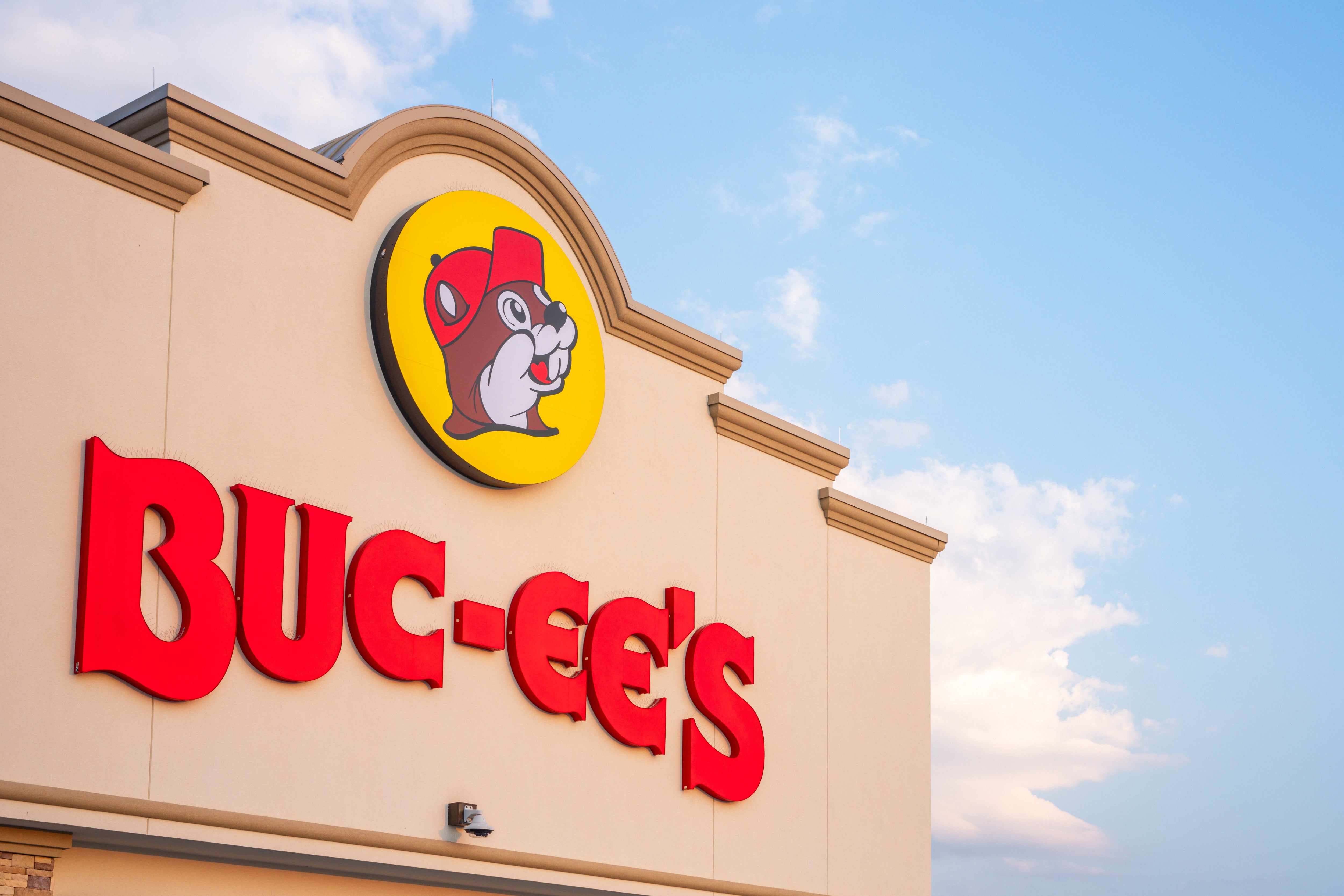 Buc-ee’s sign sparks debate over service animals and emotional support pets