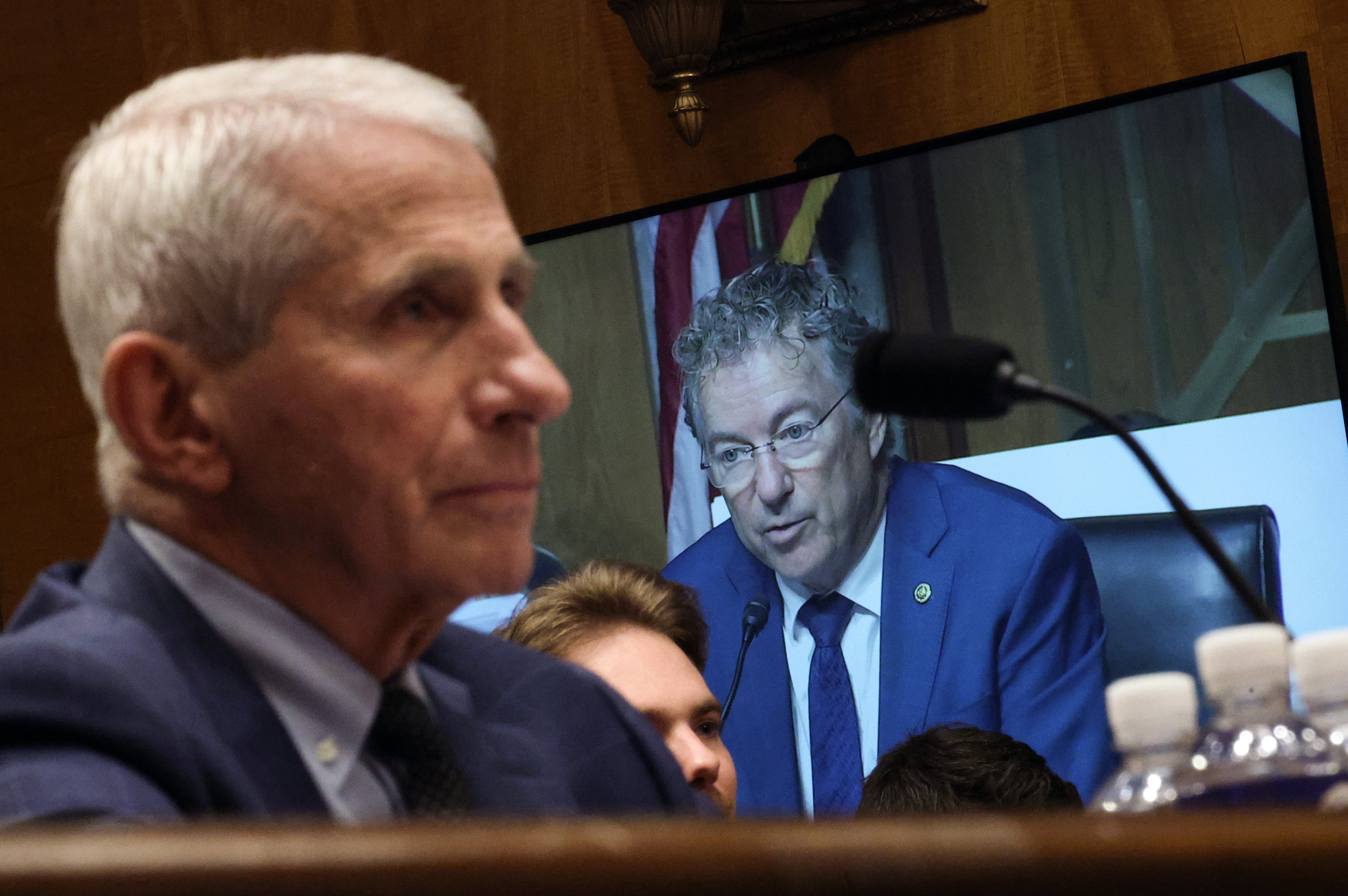 Republikanski senator Rand Paul planira uvesti rezoluciju kojom bi dr. Anthonyja Faucija proglasio nepoštivanjem Kongresa jer se pozivao na svoje pravo iz petog amandmana da izbjegne odgovaranje na pitanja senatskog odbora za domovinsku sigurnost 29. srpnja