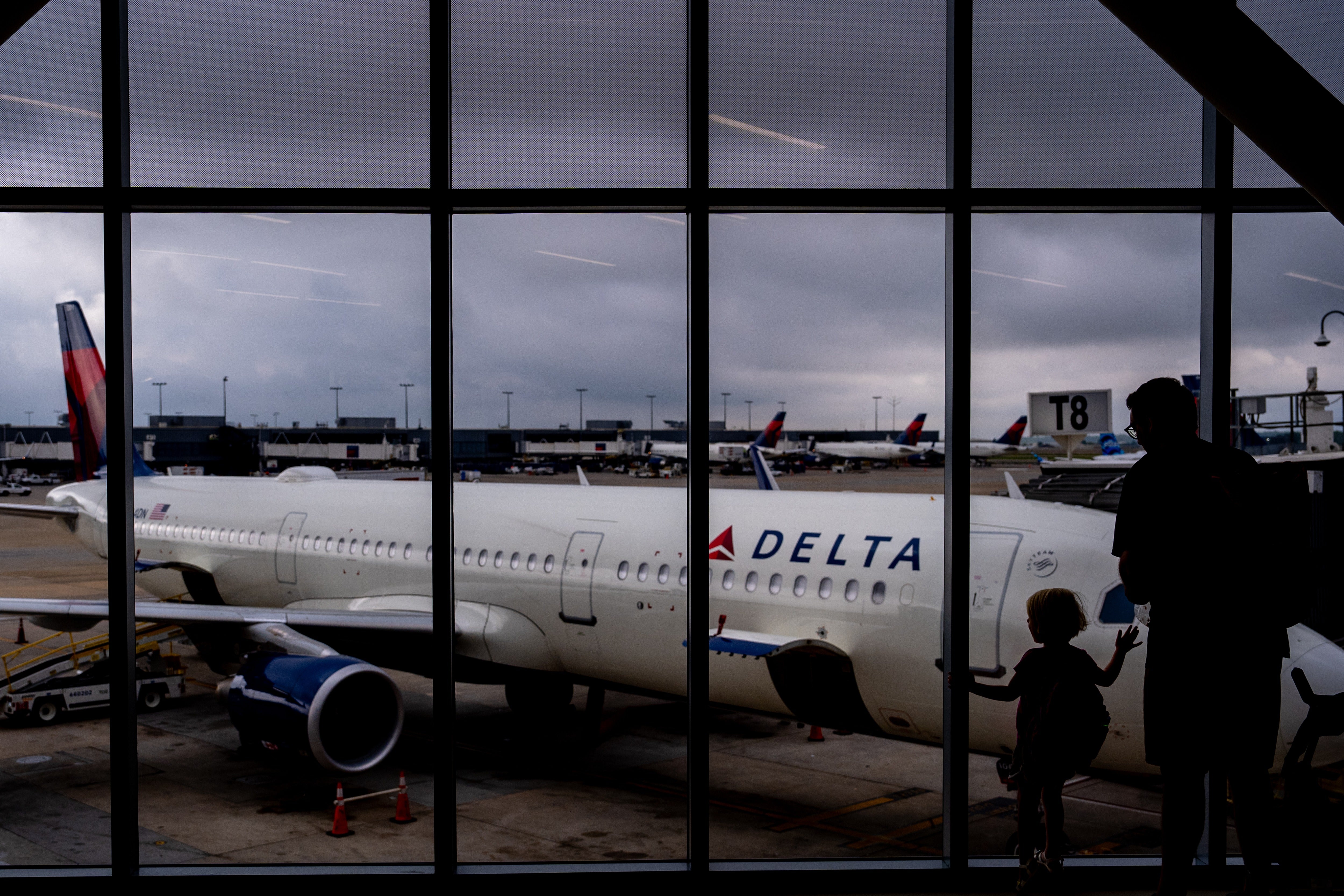 Passengers Evacuated After Cockpit Fumes Force Delta Flight To Turn Around