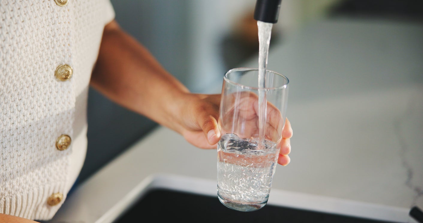 We often associate being dehydrated with the summer, but it is easy to under-drink through the colder months because we don’t feel as thirsty