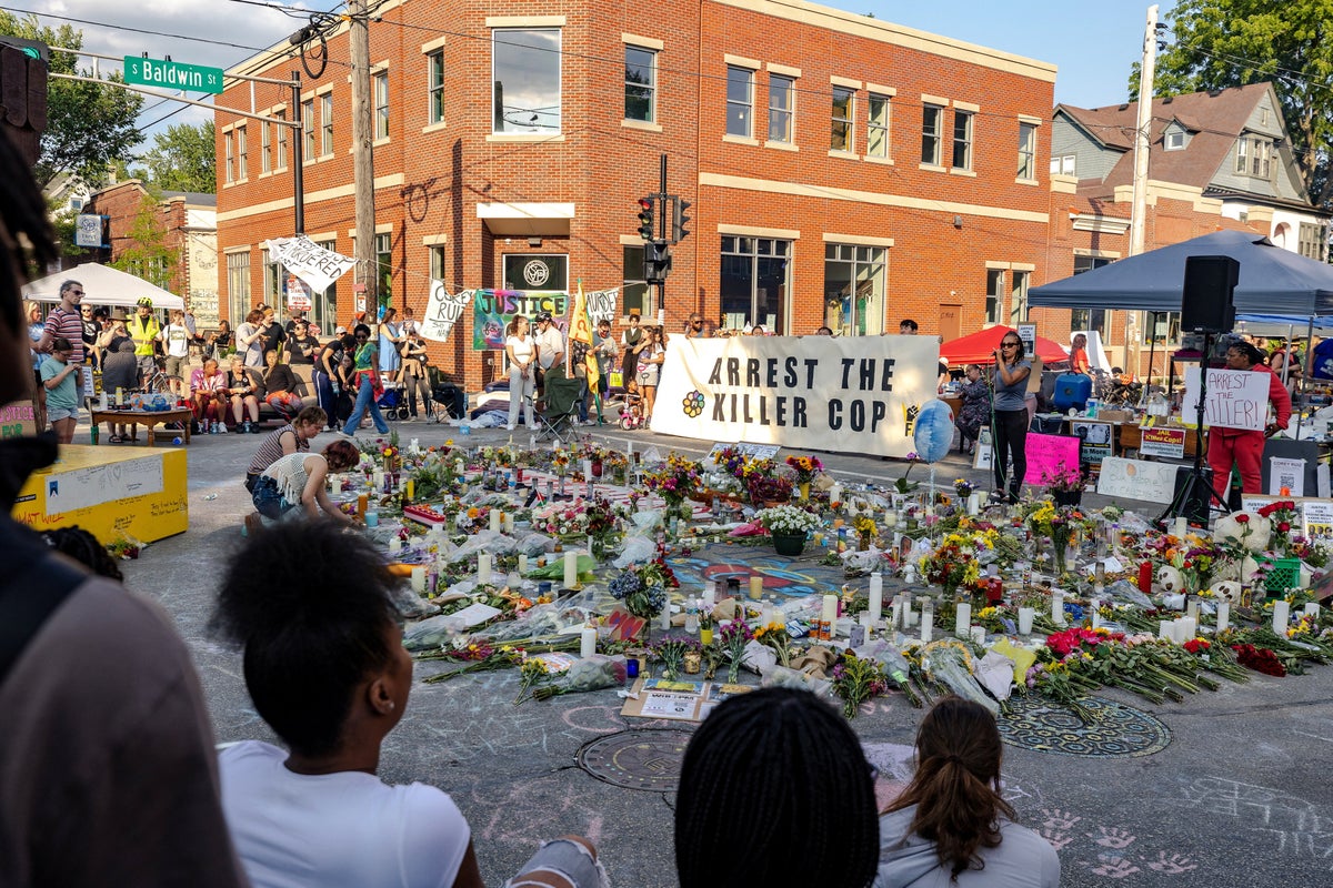 Madison mayor demands barricades be removed from site where Black man was killed by cops