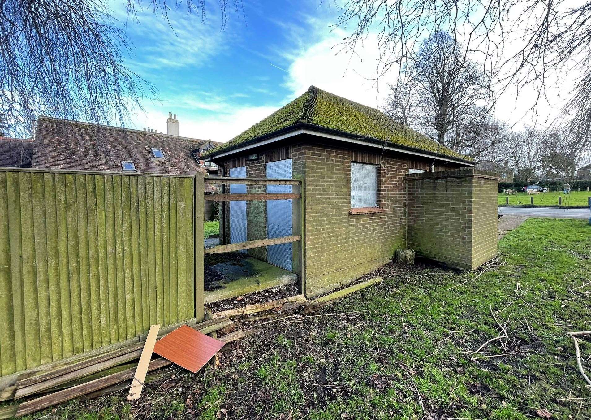 Five councillors resign over £50,000 public toilet saga in Kent village