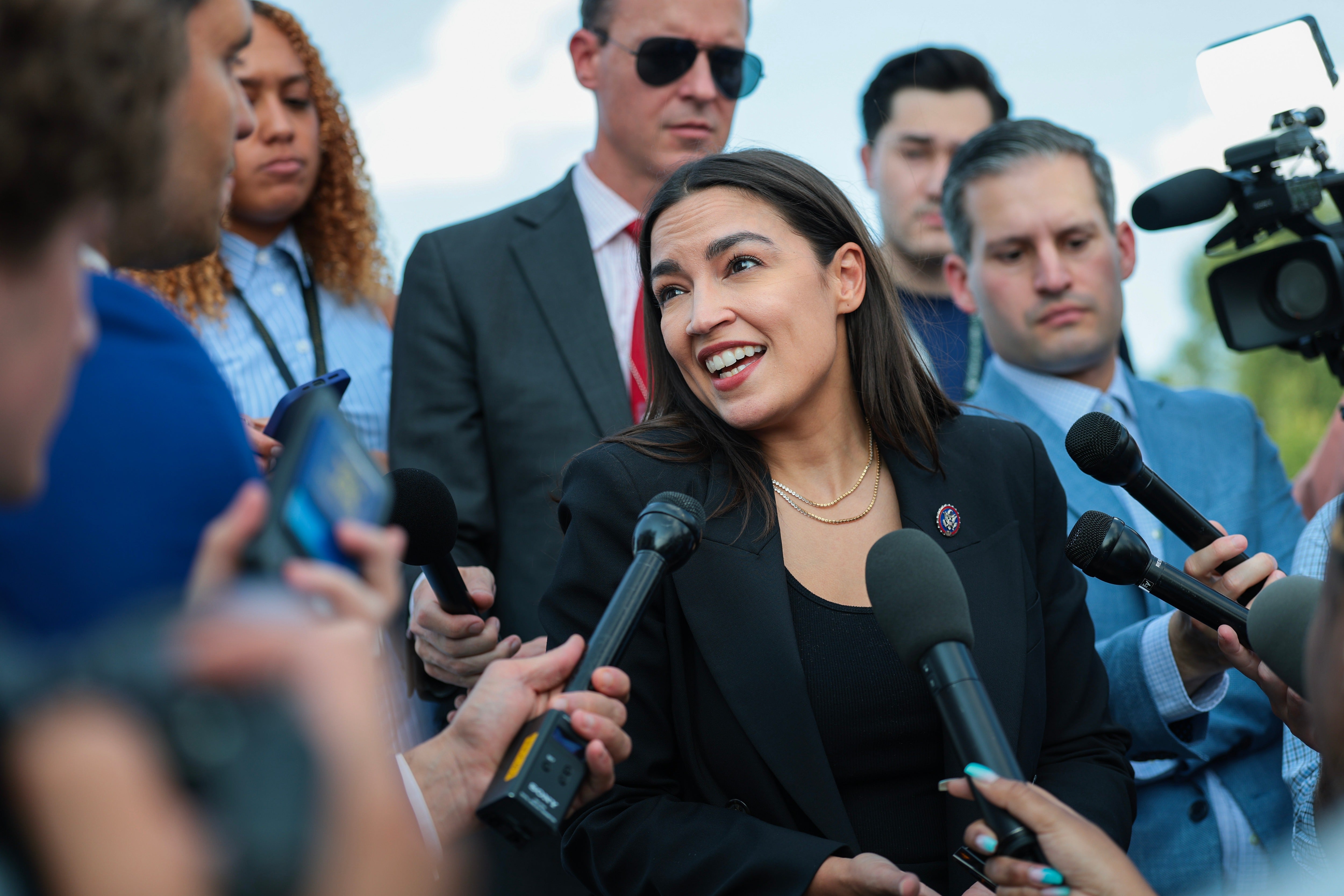 Ocasio-Cortez announced complete nan play that she decided to commencement nan egg-freezing process, giving nan 36-year-old nan action to get pregnant later successful life
