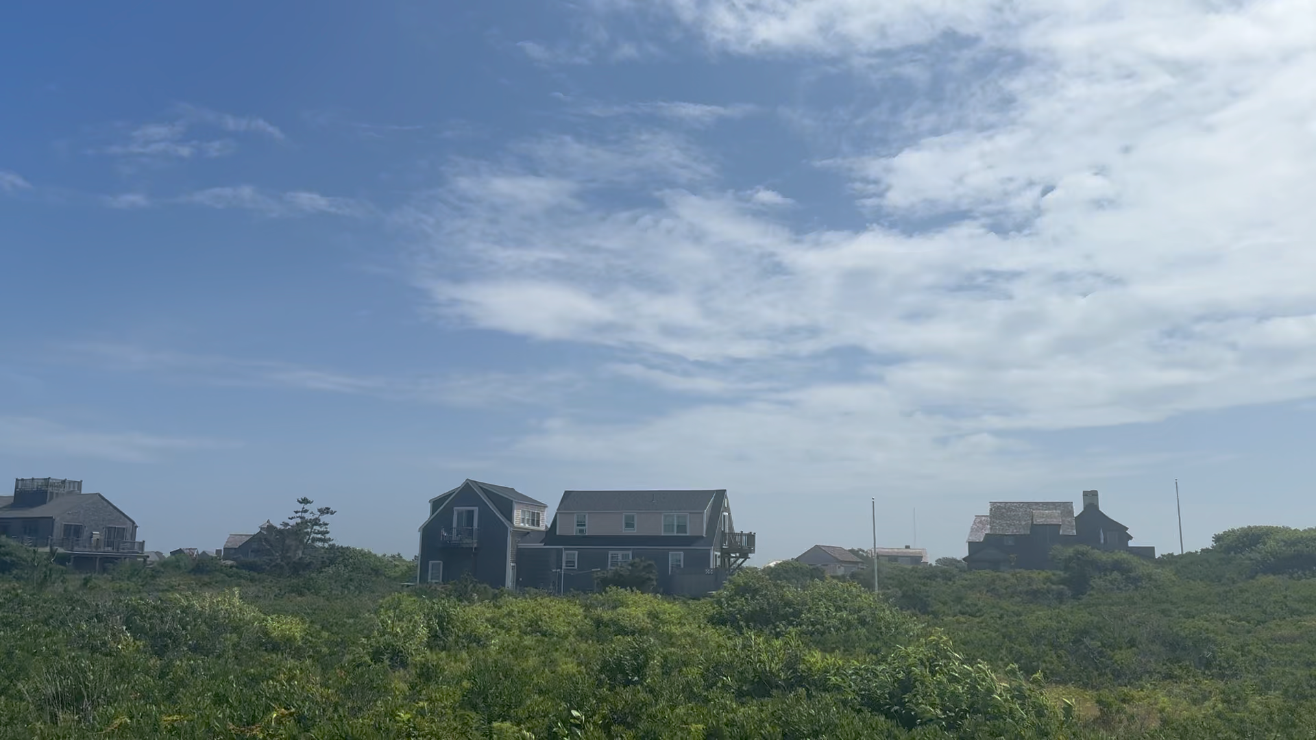 Nantucket locals opportunity nan influx of influencers and their followers is impinging connected nan quaint seaside summertime acquisition their small land disconnected Cape Cod is known for