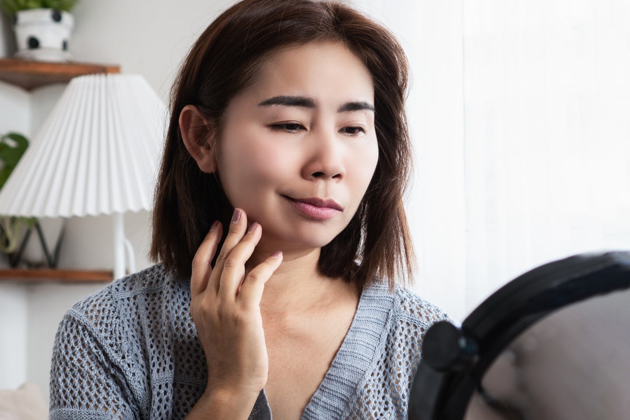 Facial weakness may come on suddenly, like a stroke, or may become more noticeable gradually over a few weeks.