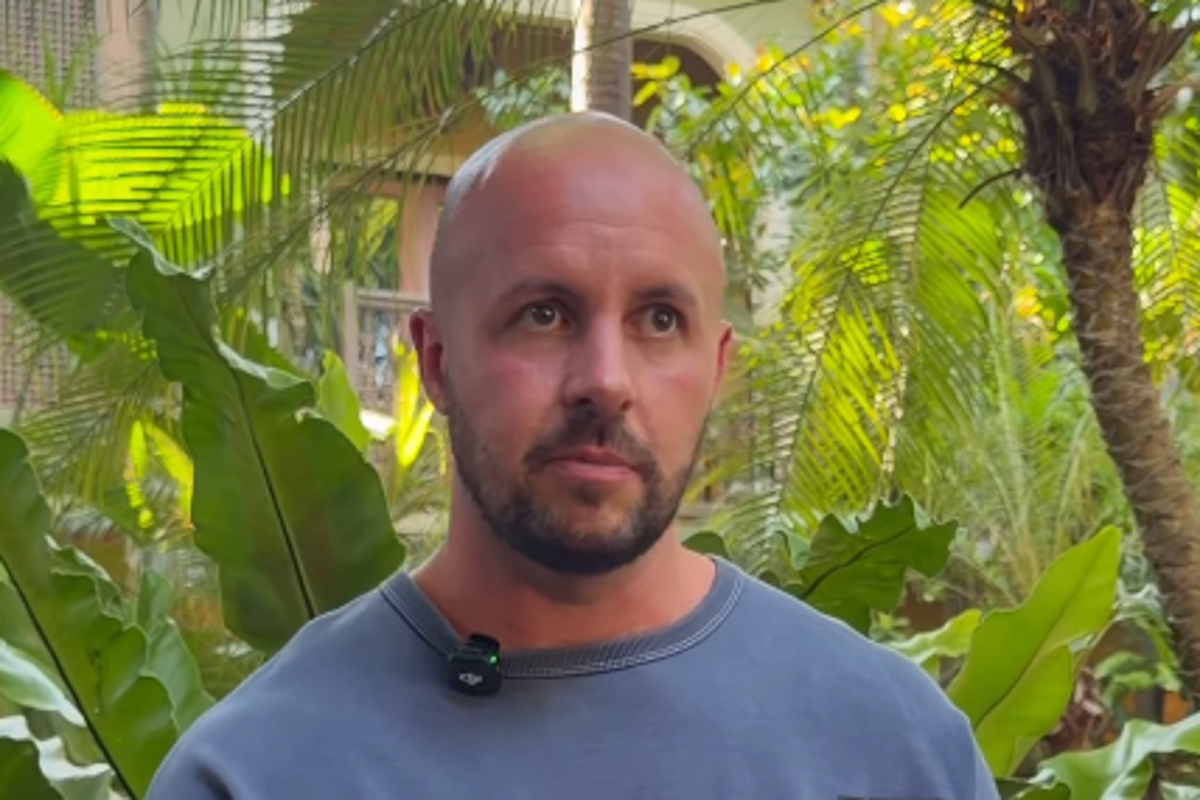 Popular Bangkok fitness coach Leroy Saunders dies after collapsing during Hyrox competition Popular Bangkok fitness coach Leroy Saunders dies after collapsing during Hyrox competition