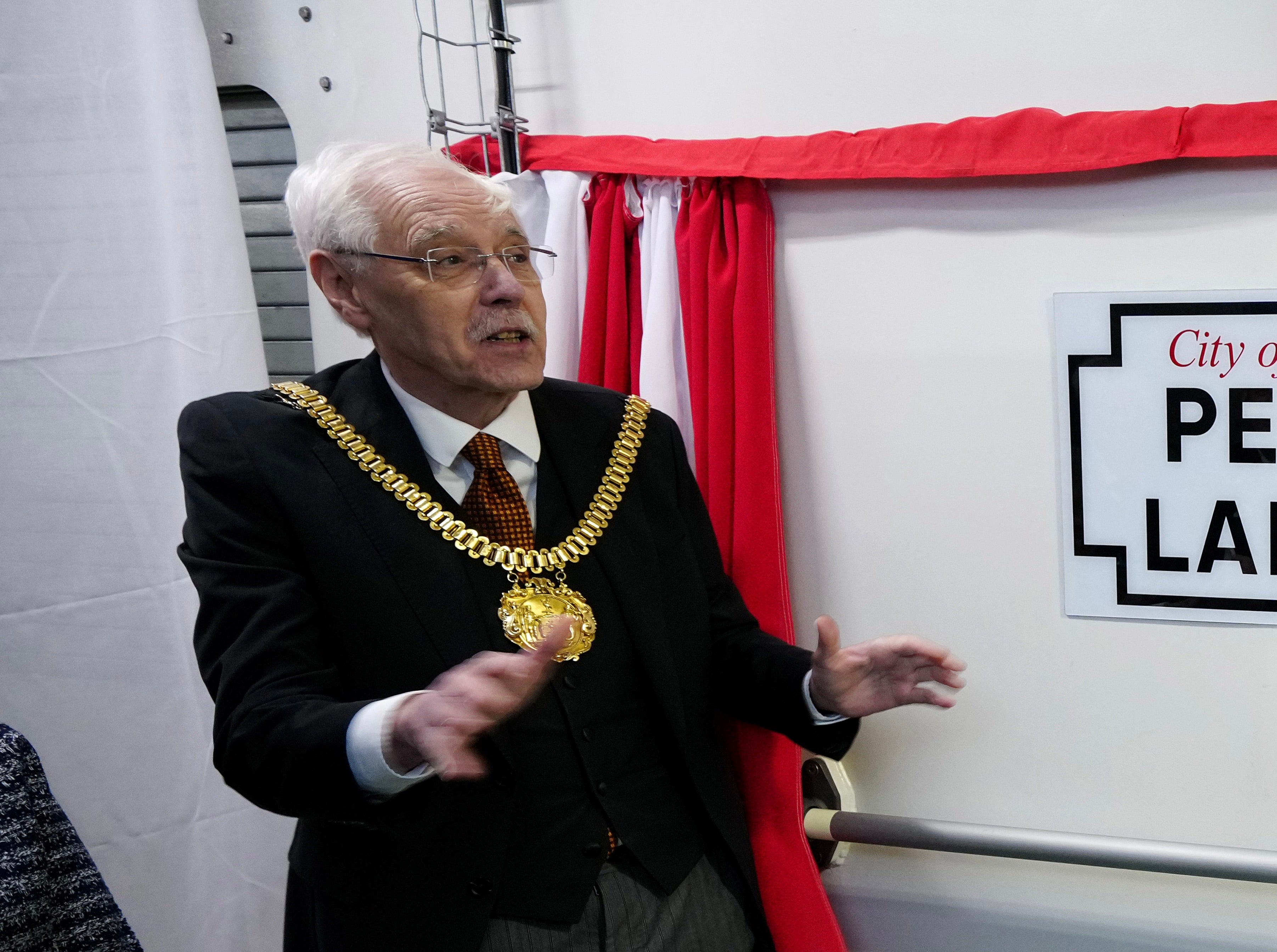 Former lord mayor apologises after comparing Liverpool railway station chaos with Auschwitz