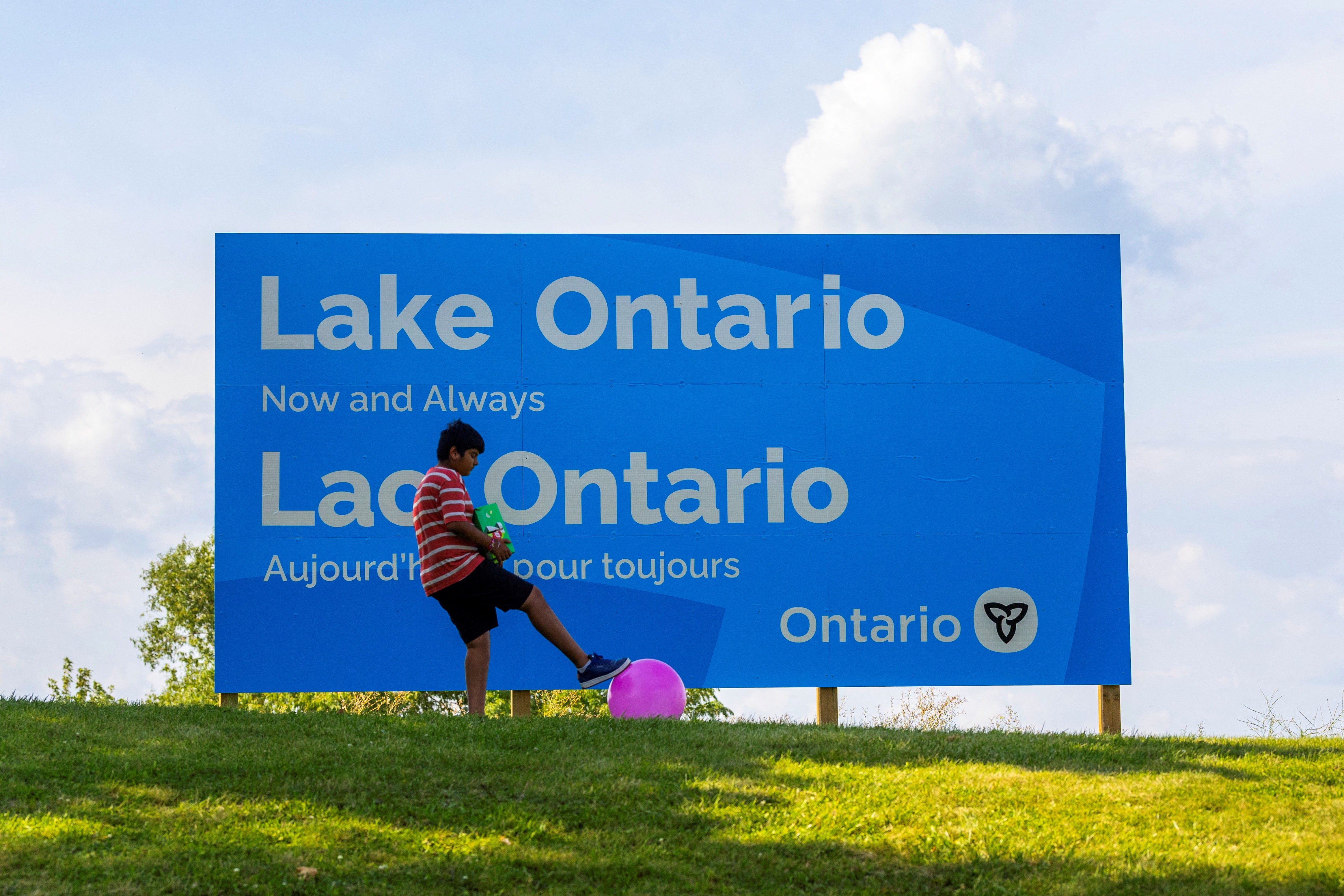 Canada reacts to Trump’s Lake America threat with huge sign