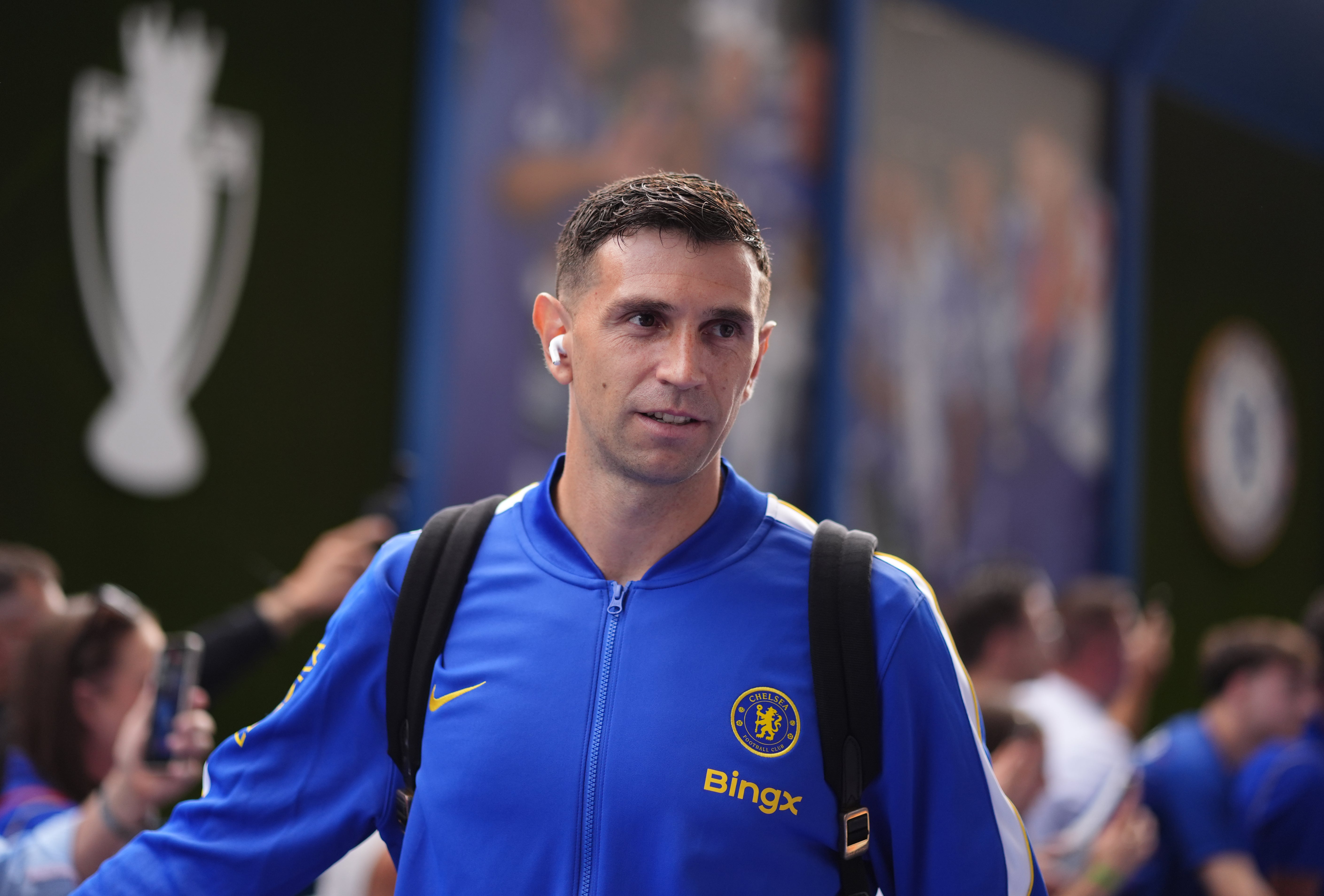 Emi Martinez makes Chelsea debut as Xabi Alonso omits duo before transfer deadline day