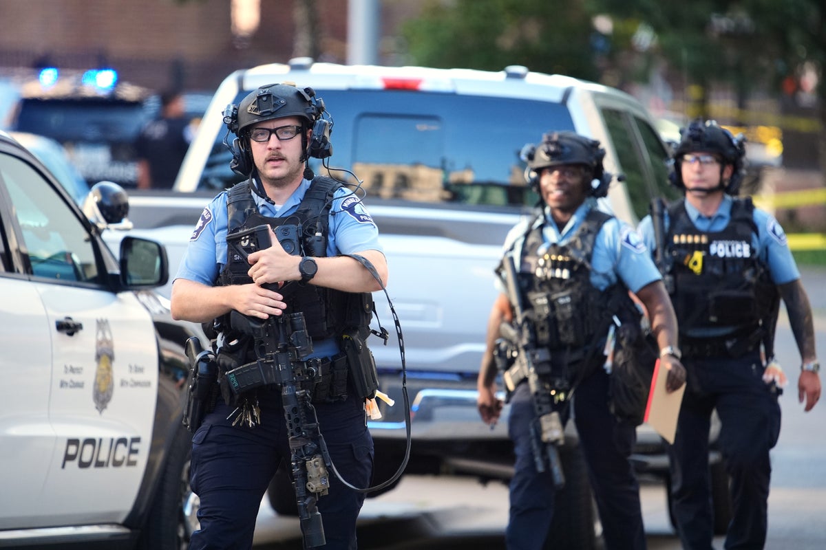 1 killed and 6 injured in apartment block shooting in downtown Minneapolis