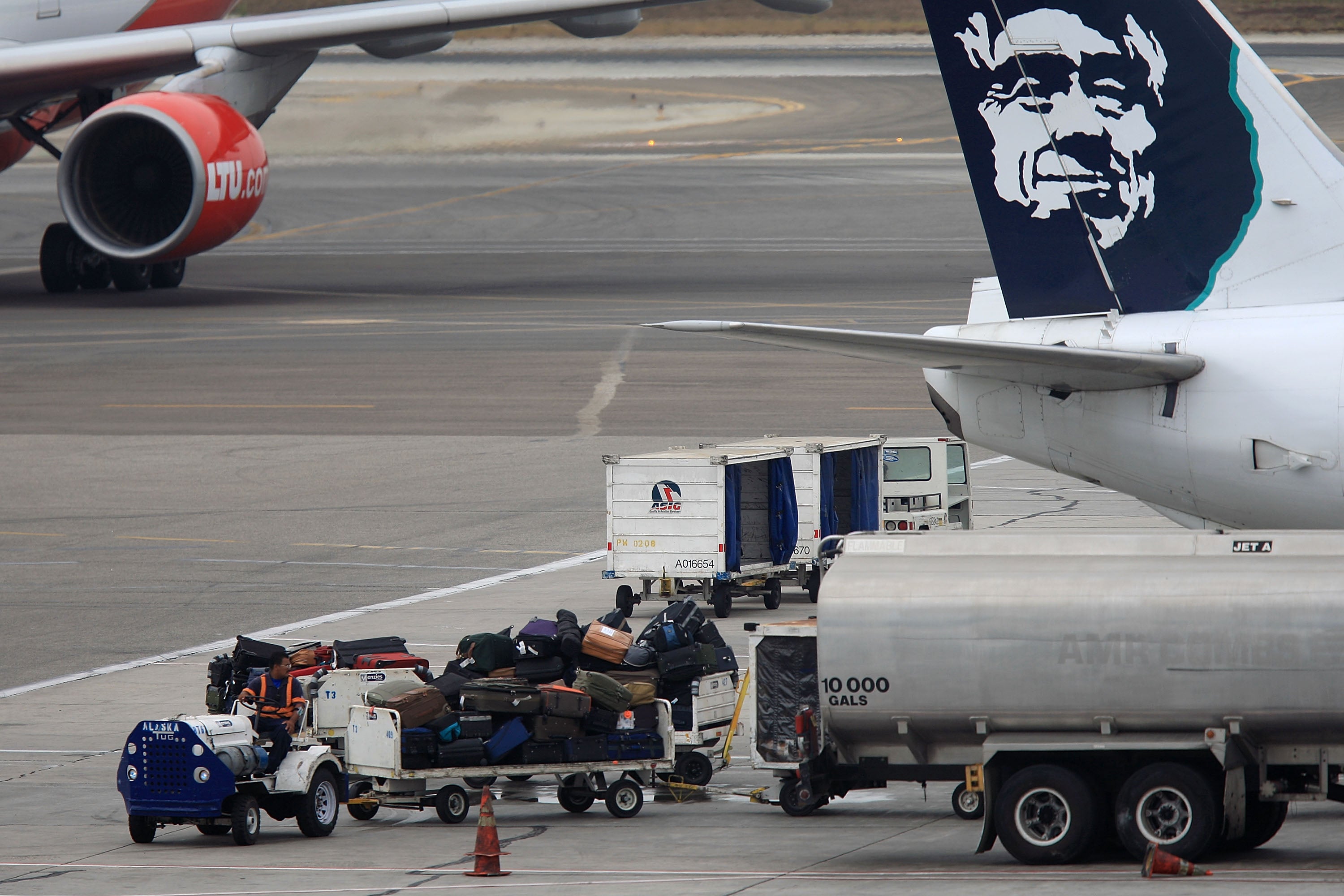 New York gallery sues Alaska Airlines for allegedly ruining half a million dollars in Japanese artwork Copy link Bookmark Bookmark popover Removed from bookmarks Alaska Airlines pilot suing Boeing