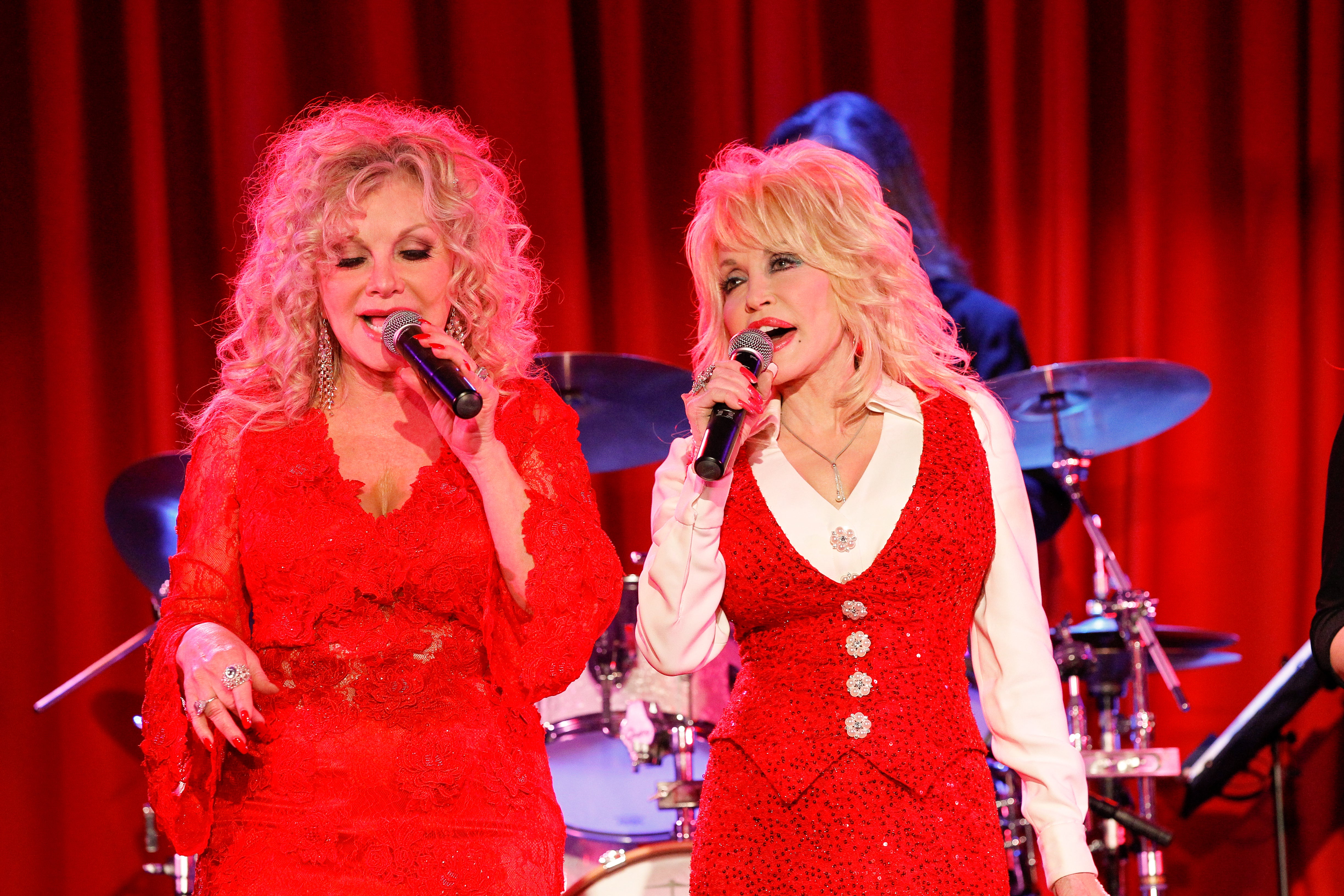 Dolly Parton's sister reveals why type of cancer that killed her has been kept private