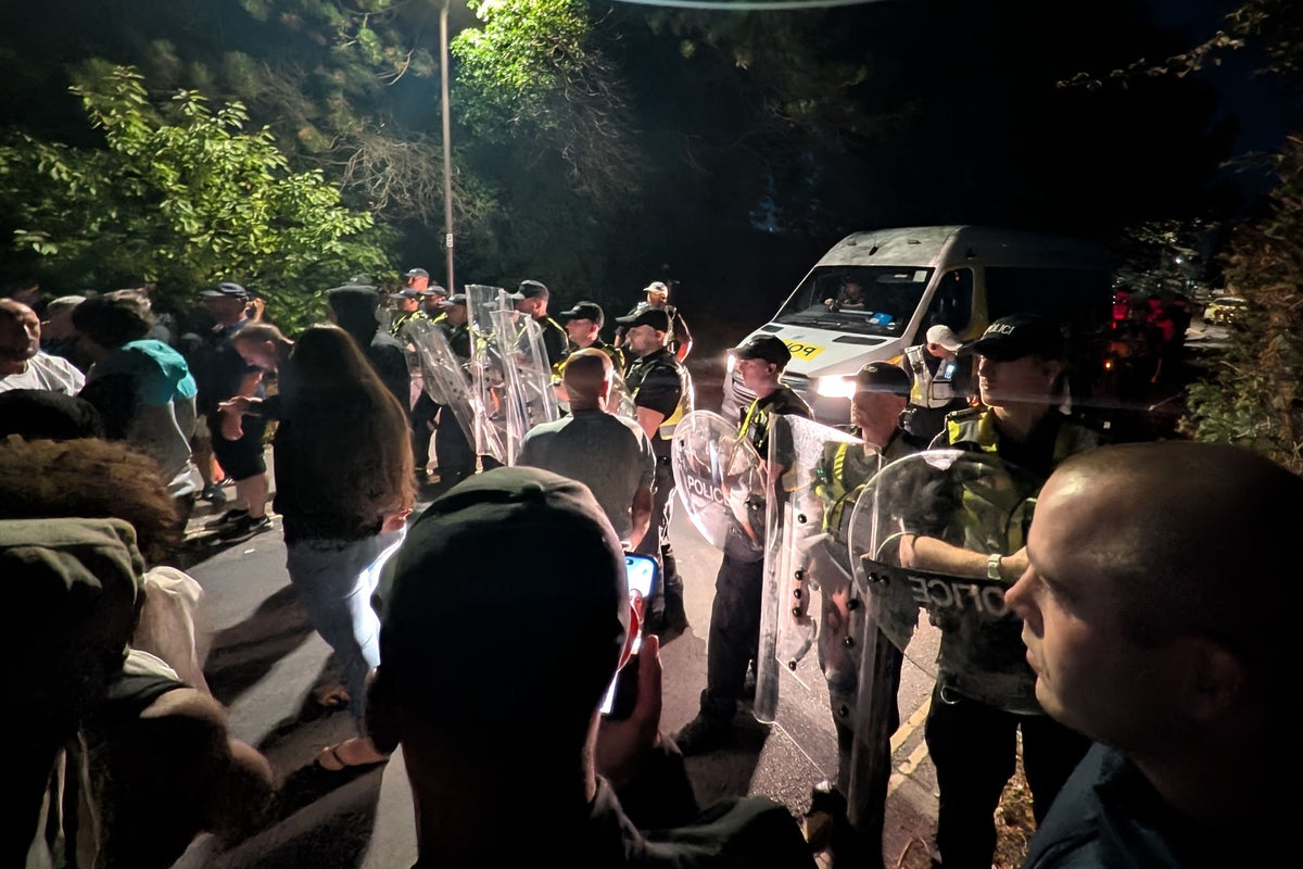 Portsmouth braces for anti-migration and counter-protest after unrest Copy link Bookmark Go to comments Bookmark popover Removed from bookmarks Riot police clash with protestors in Portsmouth after small boat arrival