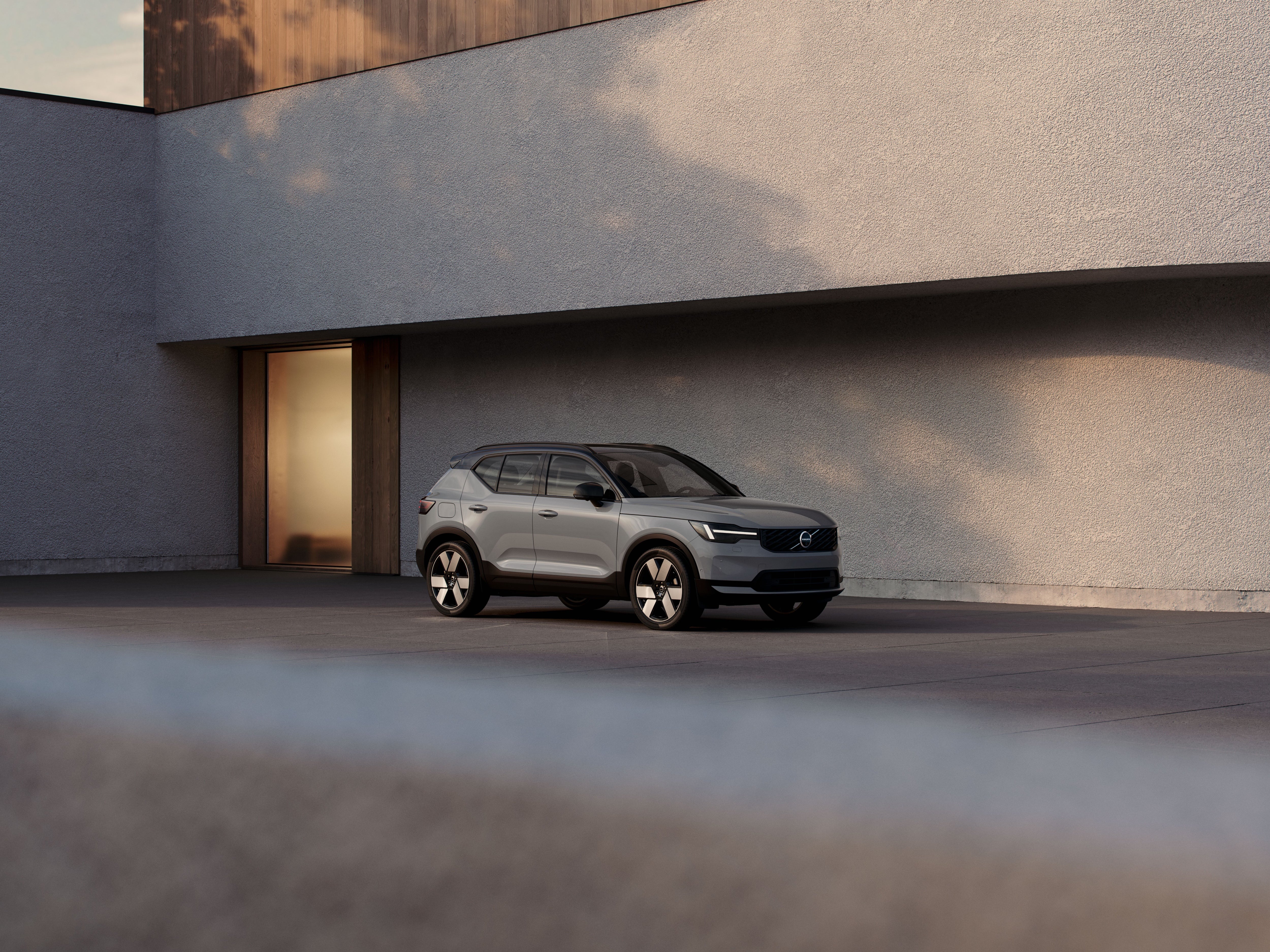 Volvo XC40, EX40 and EC40 get smarter, safer and sharper for 2027