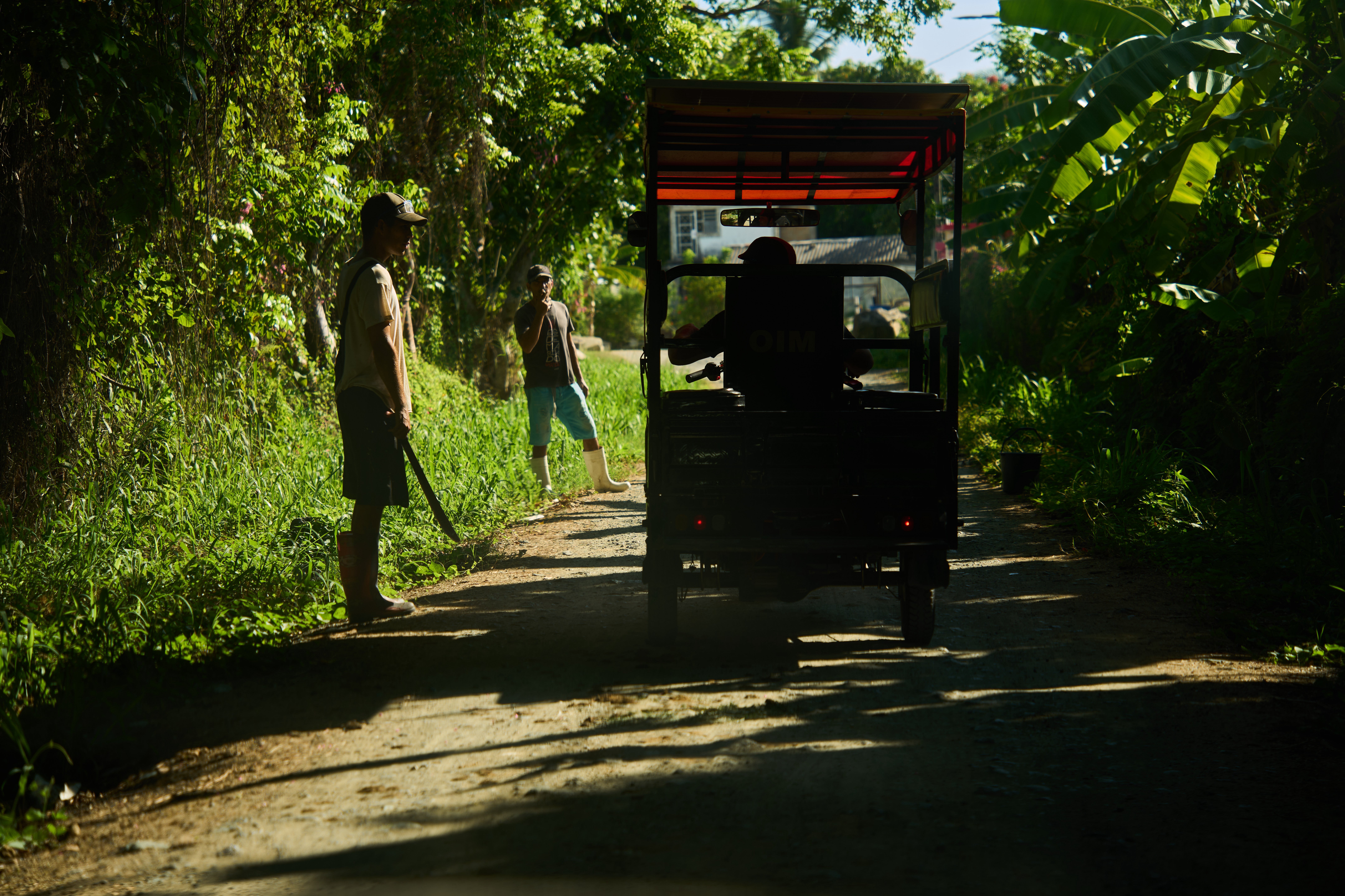 Liexer De La Cruz talks to two neighbors in Minas, Cuba's Havana province