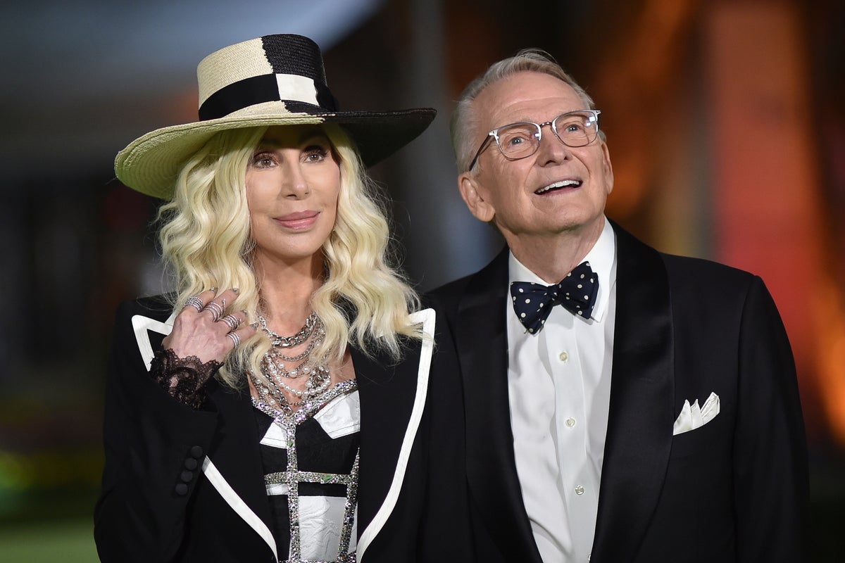 Fashion designer to the stars Bob Mackie dead at 87