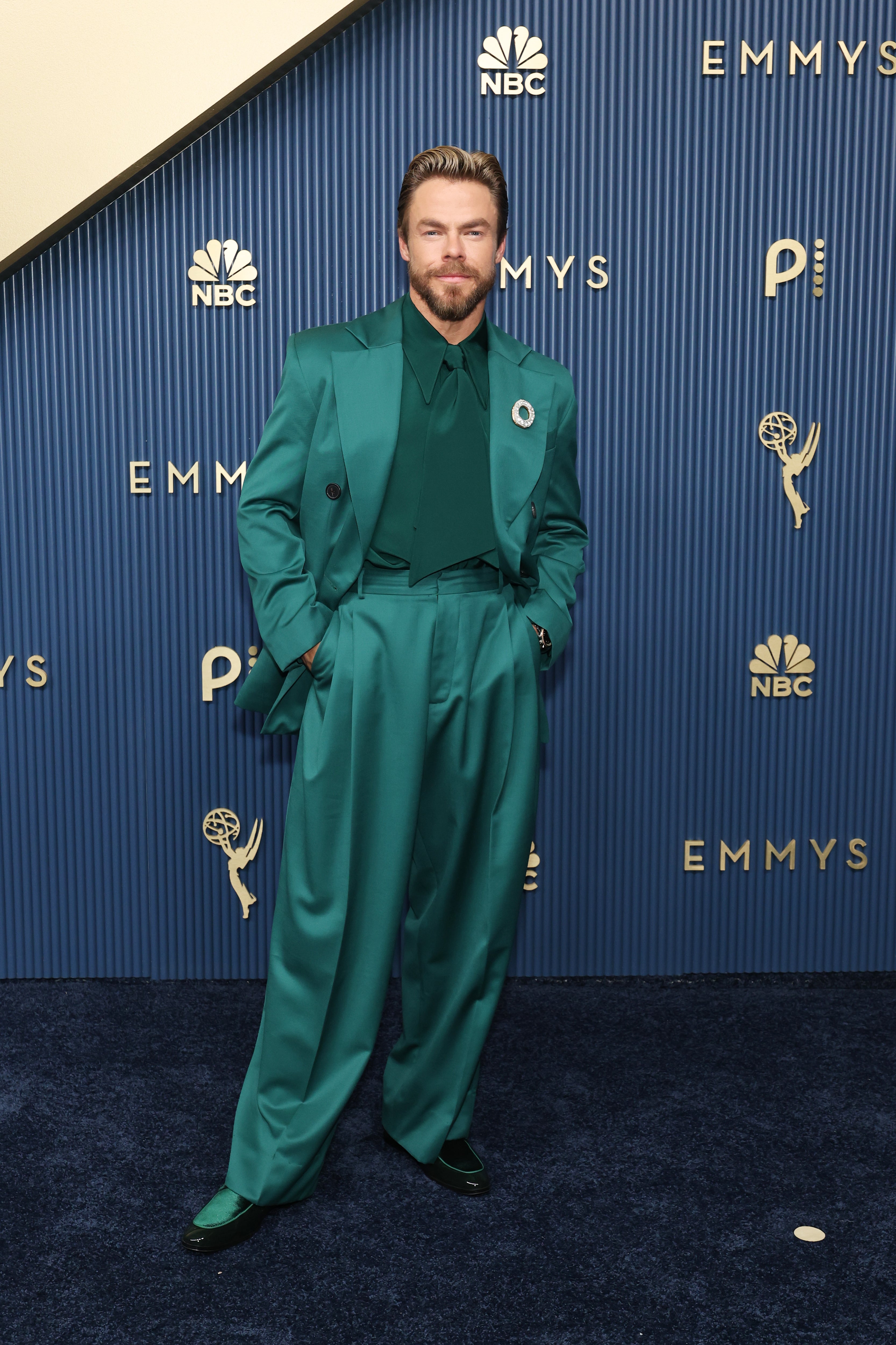 'Dancing With the Stars' judge Derek Hough turned heads on the red carpet in a teal-colored suit, an admirable departure from the normal black awards show tux