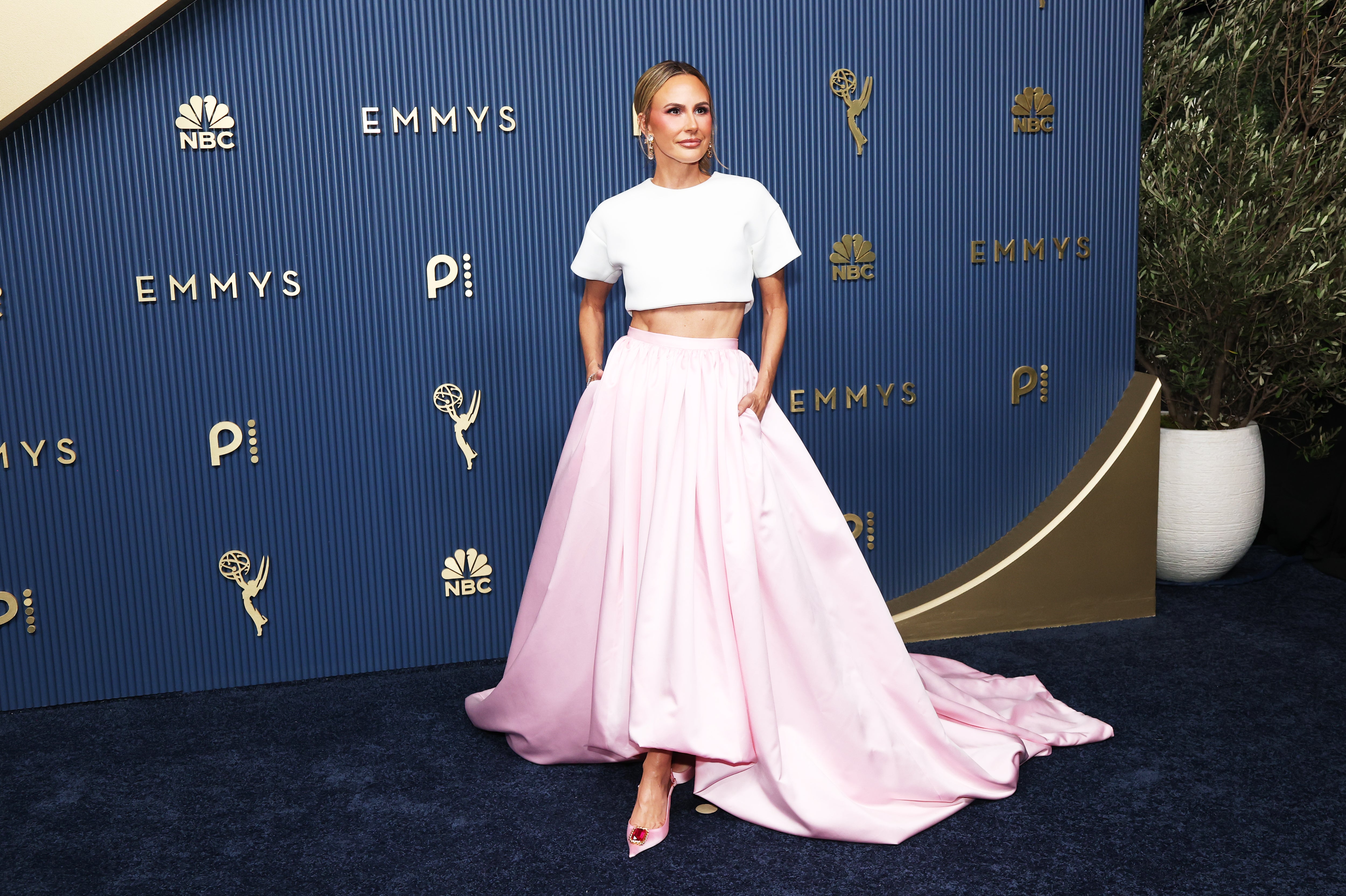 Keltie Knight's fit was the definition of questionable. The too-casual white crop top combined with the princess-like pink skirt ... was she going to the Emmys or a kids birthday party?