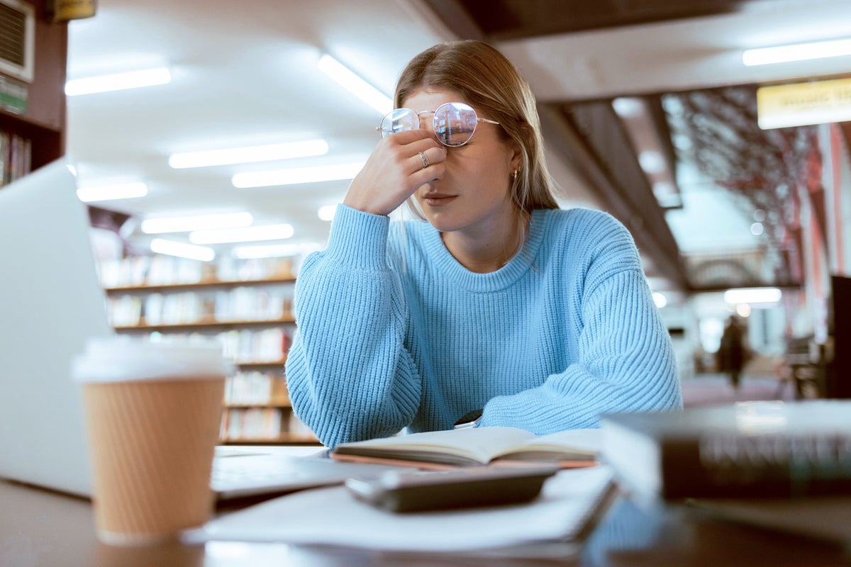 College students were paid a night to sleep at least 7 hours and it had a profound effect College students were paid a night to sleep at least 7 hours and it had a profound effect