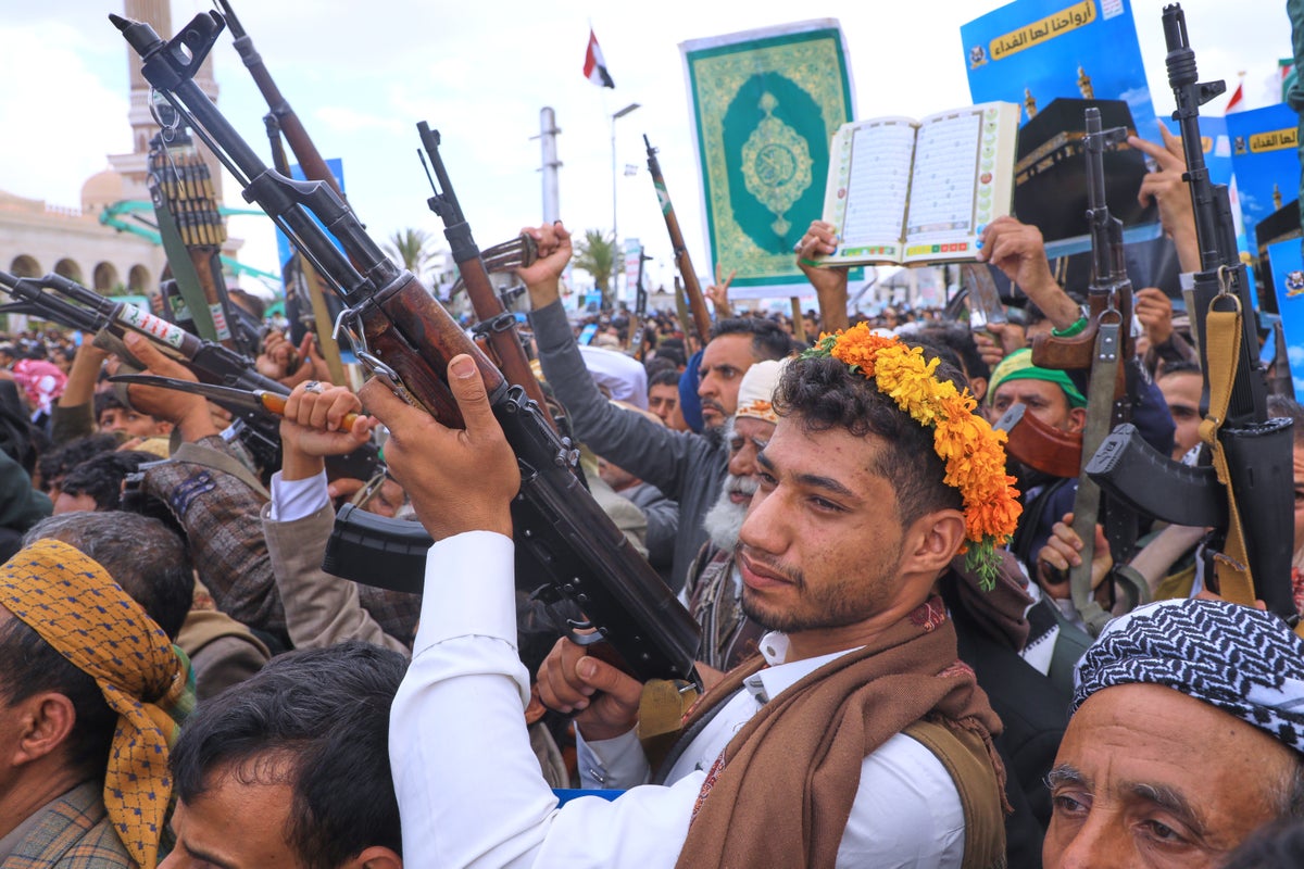 Houthis push to seize Yemen highlands as Trump is said to have called off strikes; Riyadh hit for first time since escalation began
