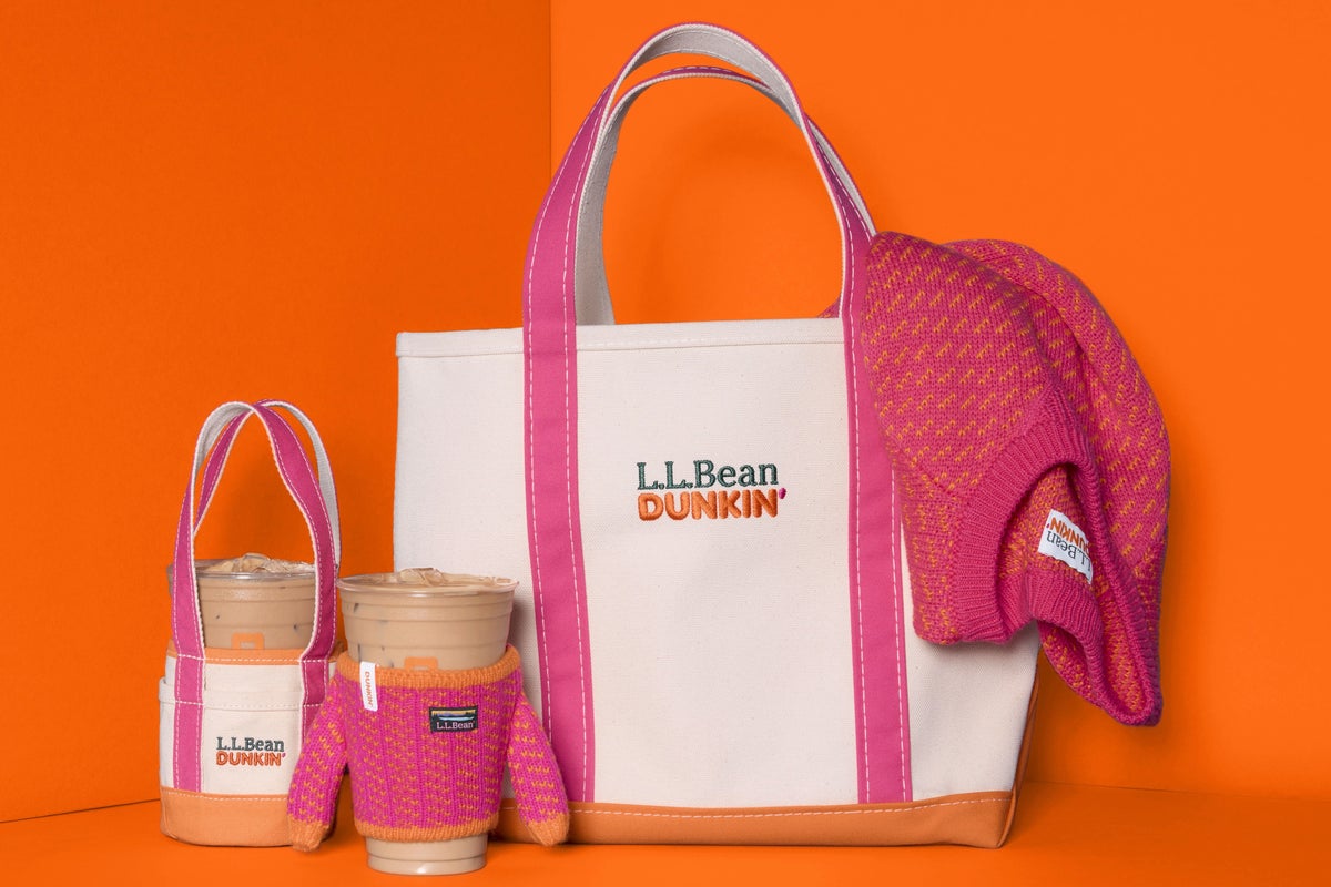 L.L.Bean partners with Dunkin’ to give your coffee cup a tiny little sweater L.L.Bean partners with Dunkin’ to give your coffee cup a tiny little sweater