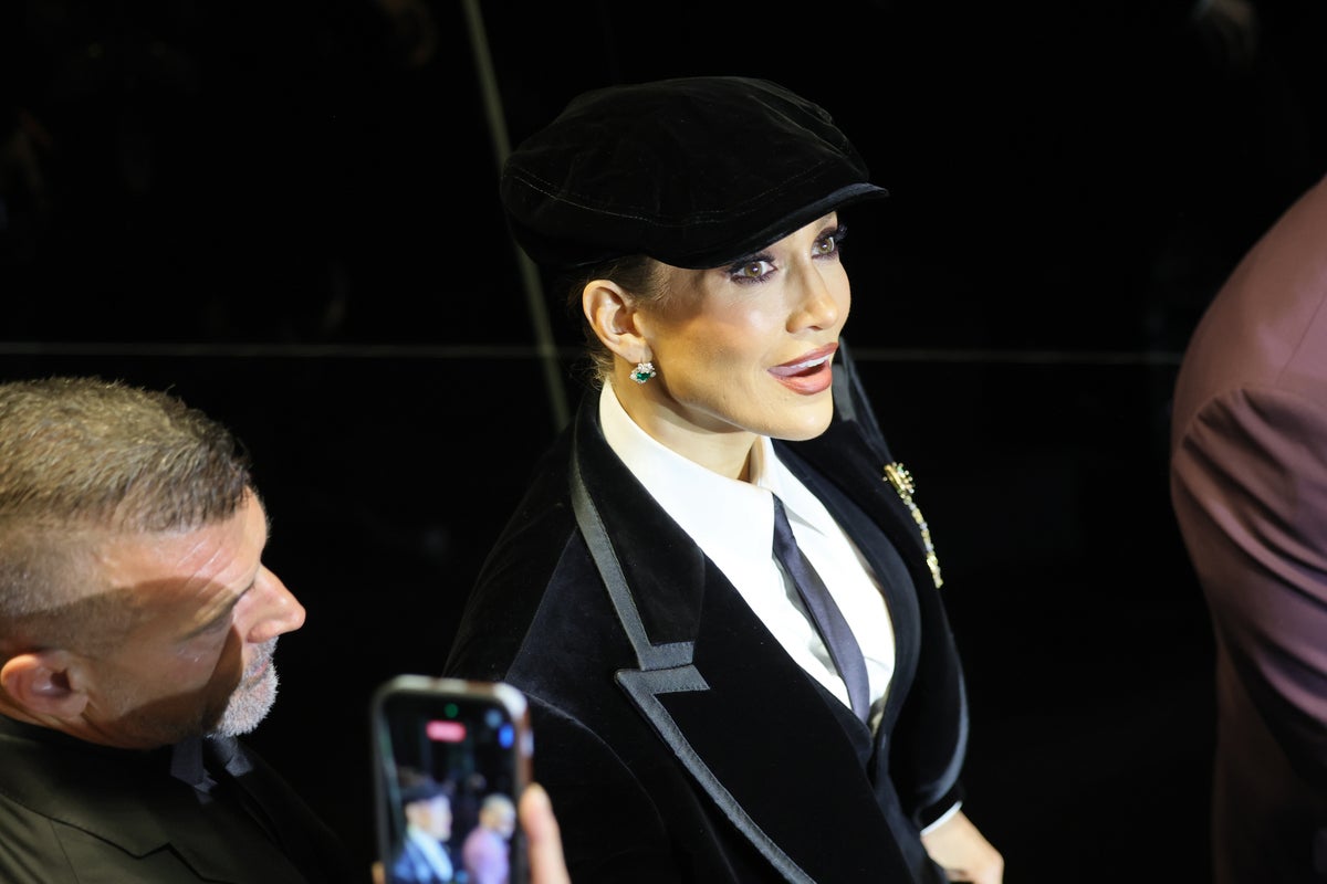 Jennifer Lopez turns heads at Dolce & Gabbana fashion show in Milan Jennifer Lopez turns heads at Dolce & Gabbana fashion show in Milan