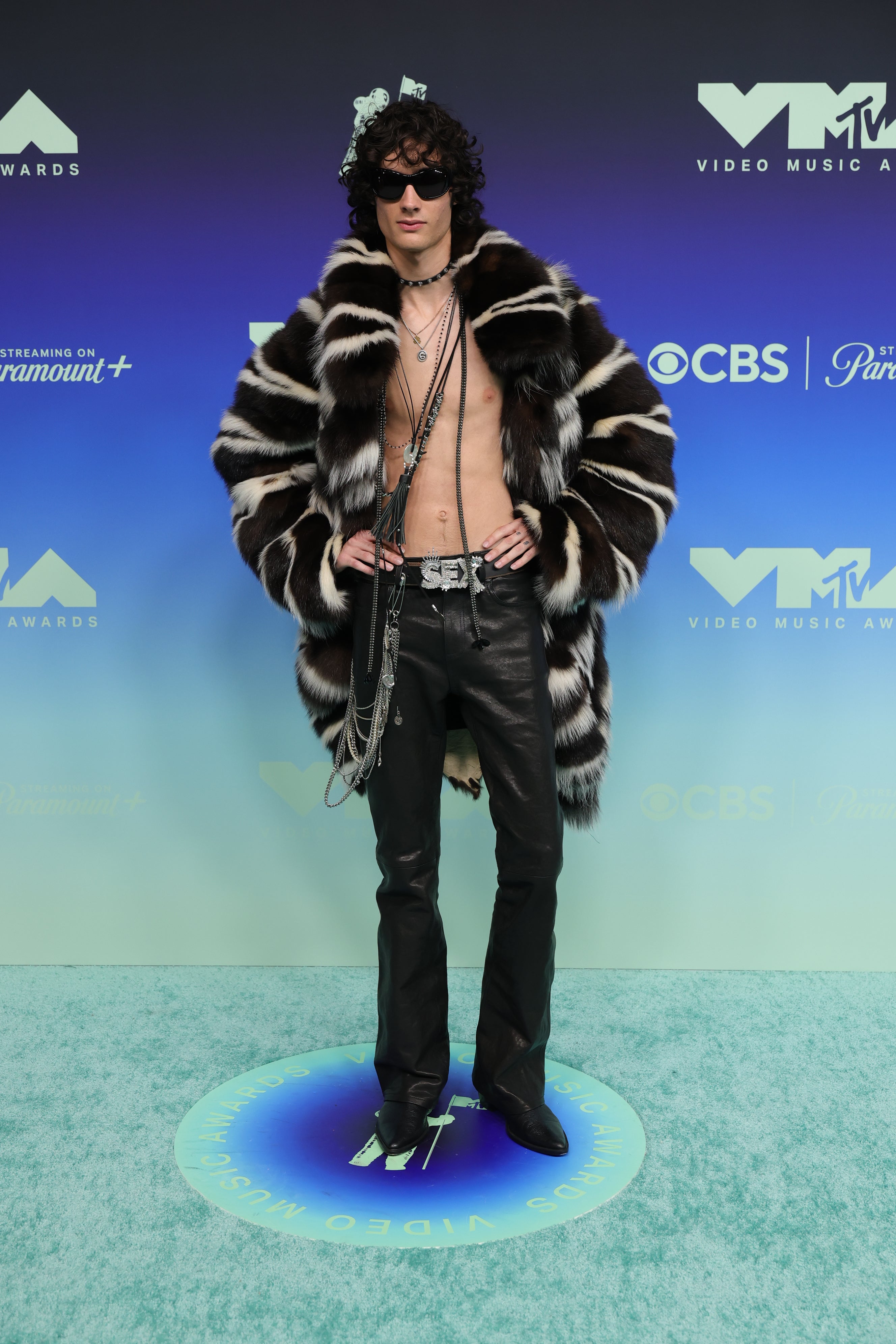 Musician Sombr appeared topless in a pair of leather pants and a fur coat, accessorized with a belt that says ‘sex.’ Um.... okay then