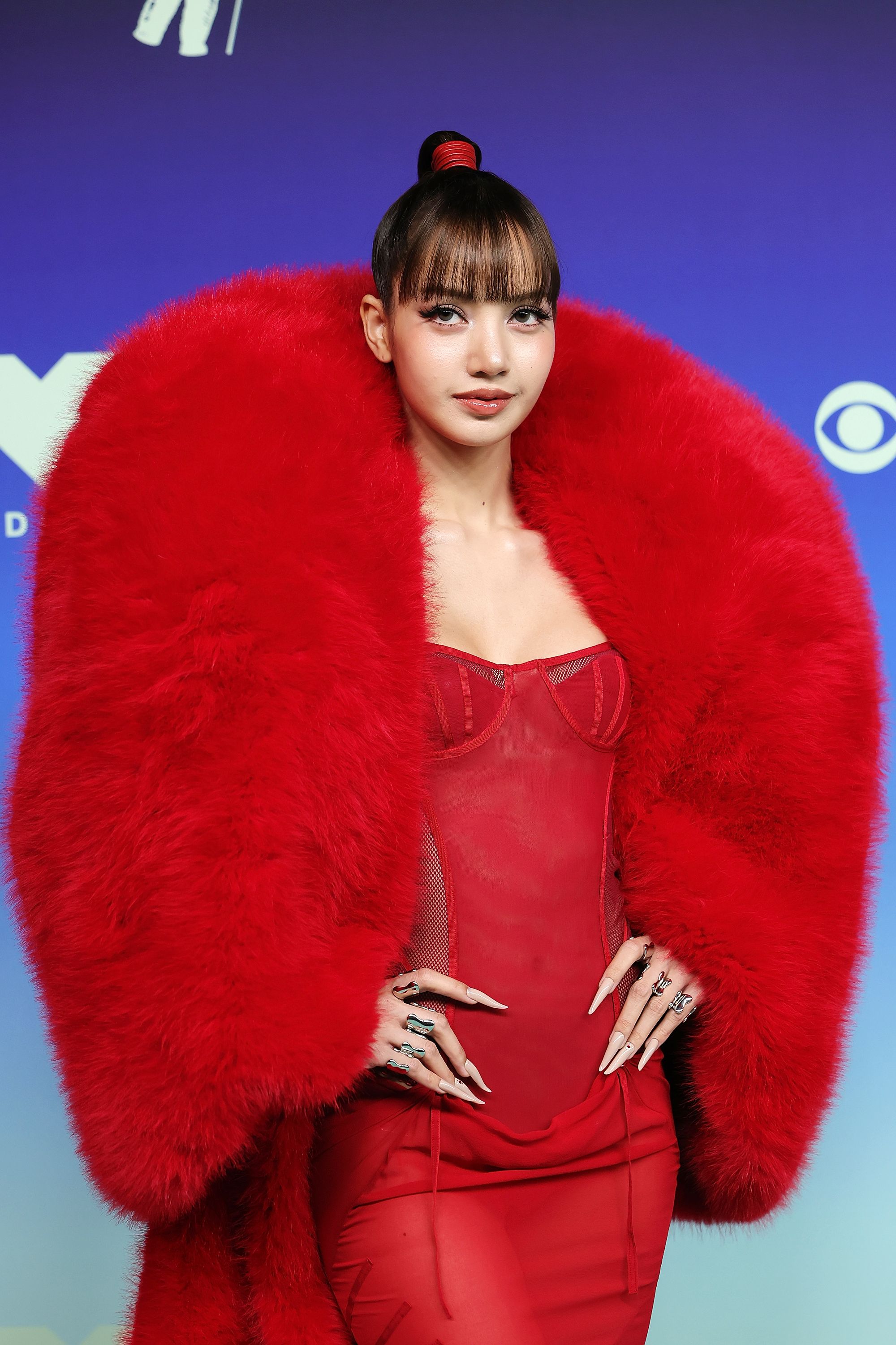 Lisa understood the VMAs assignment: go hard or go home