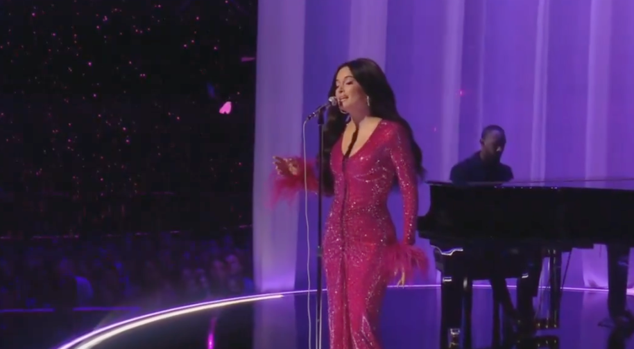 Kacey Musgraves sang Dolly Parton’s ‘I Will Always Love You’ in a touching tribute to the late musician