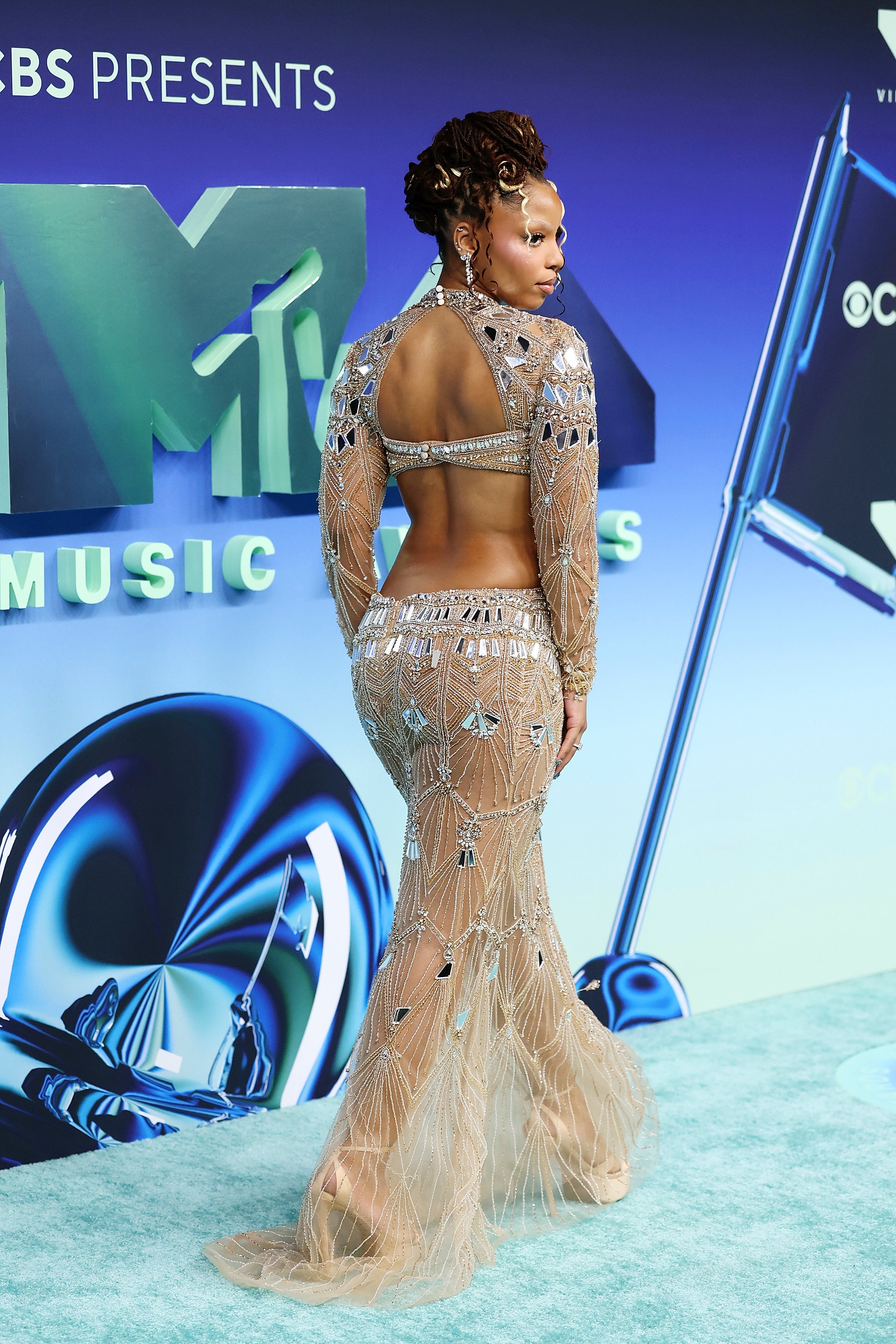 Bailey’s dress featured a sheer tulle skirt with diamante detailing