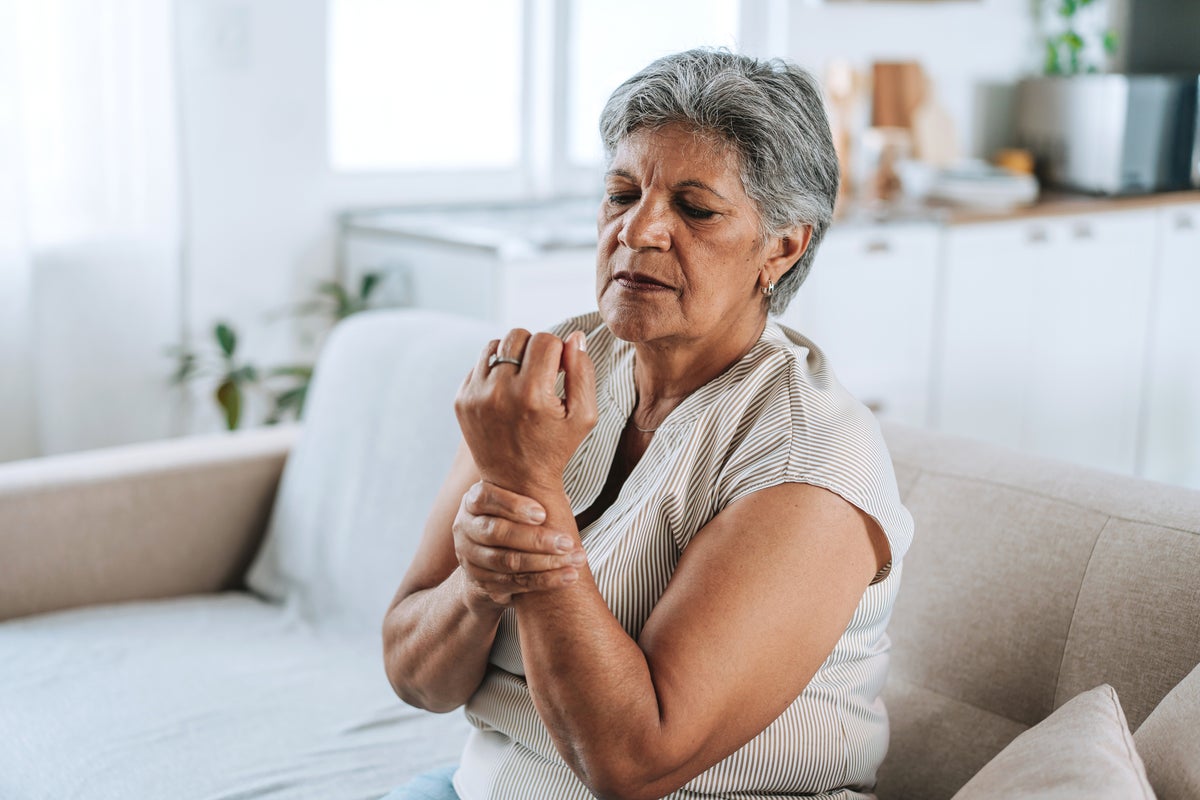The best and worst ways to deal with joint pain, according to the experts The best and worst ways to deal with joint pain, according to the experts