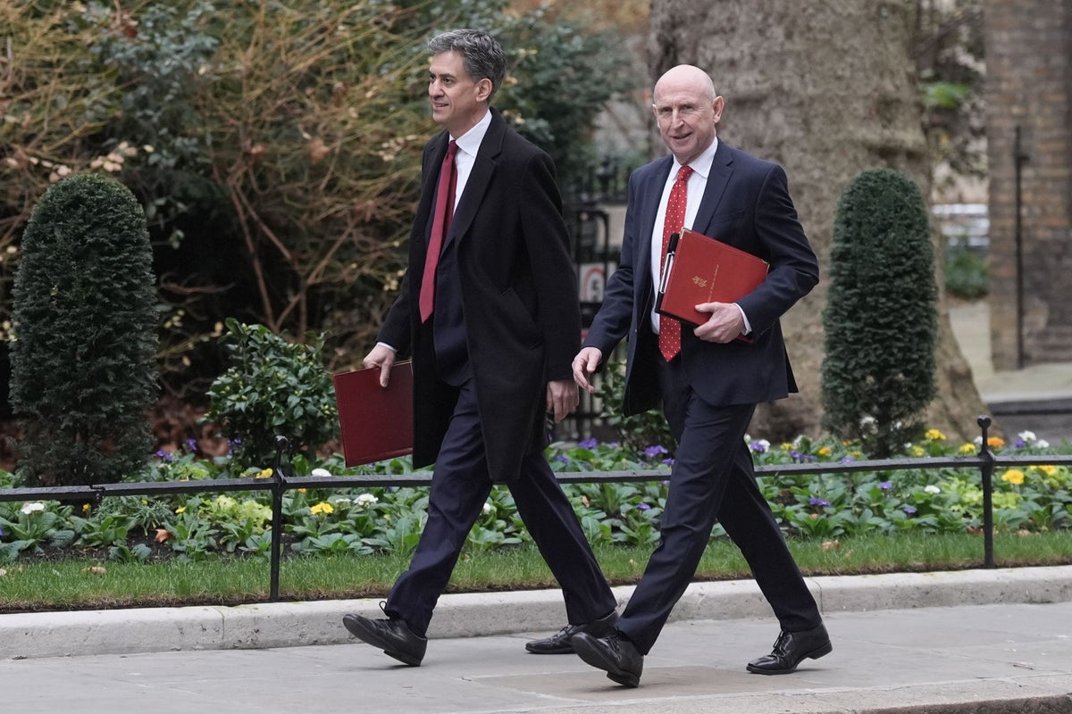 John Healey and Ed Miliband ridiculed over Bangkok tuk-tuk video