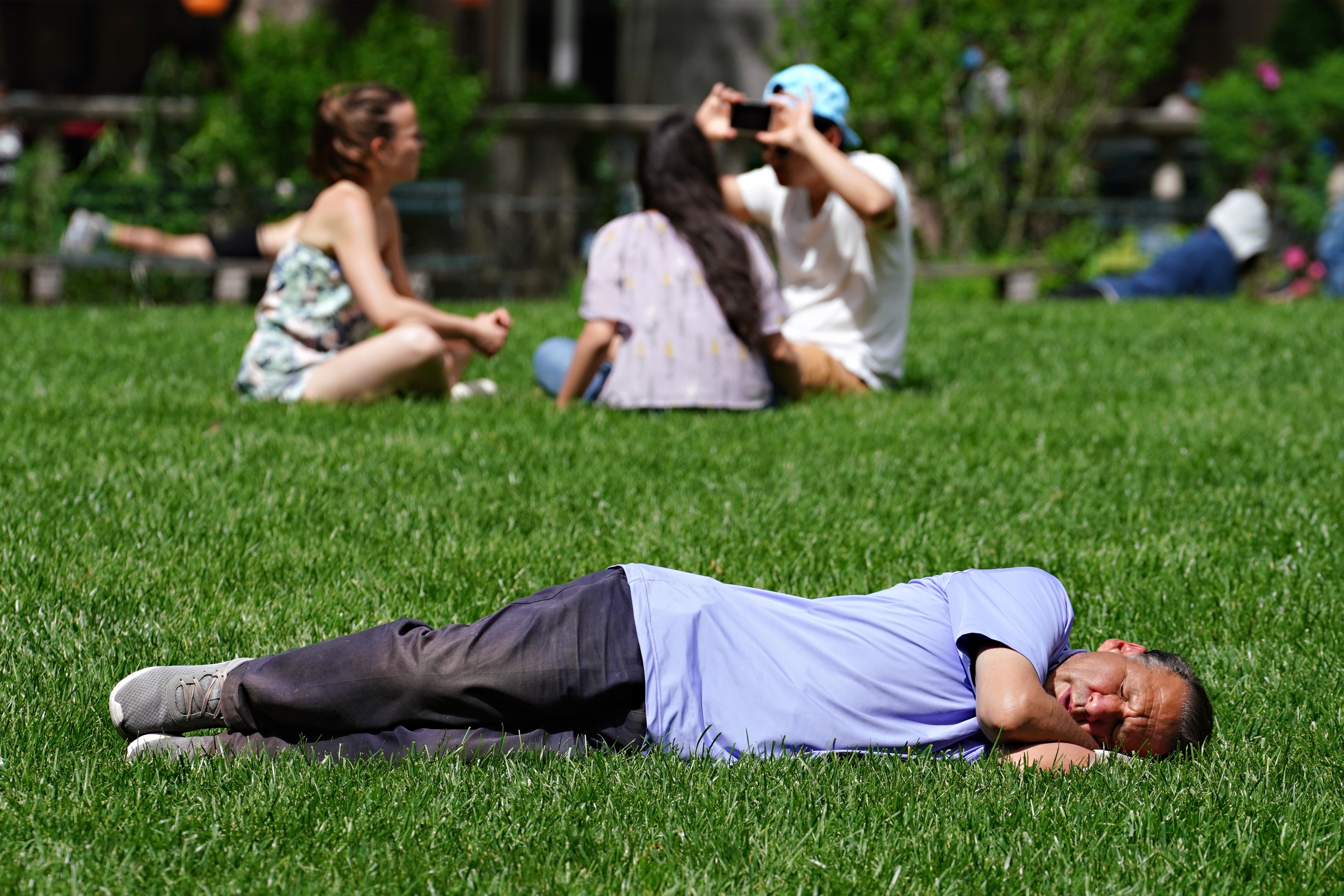 There are proven benefits to napping, including fighting fatigue and boosting job performance