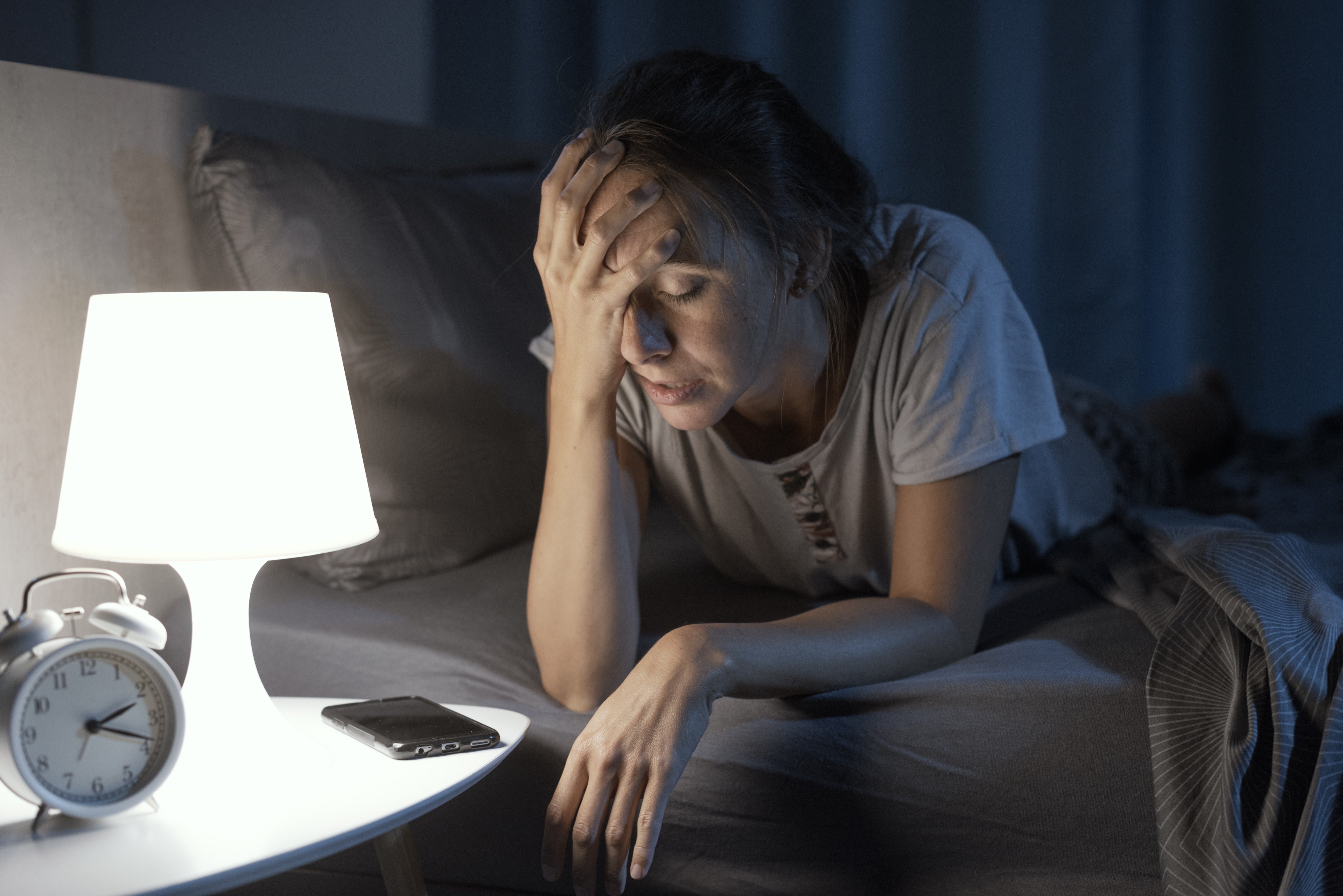 The clock change is prime time for feelings of depression – but this expert shows how to sleep healthily and avoid it