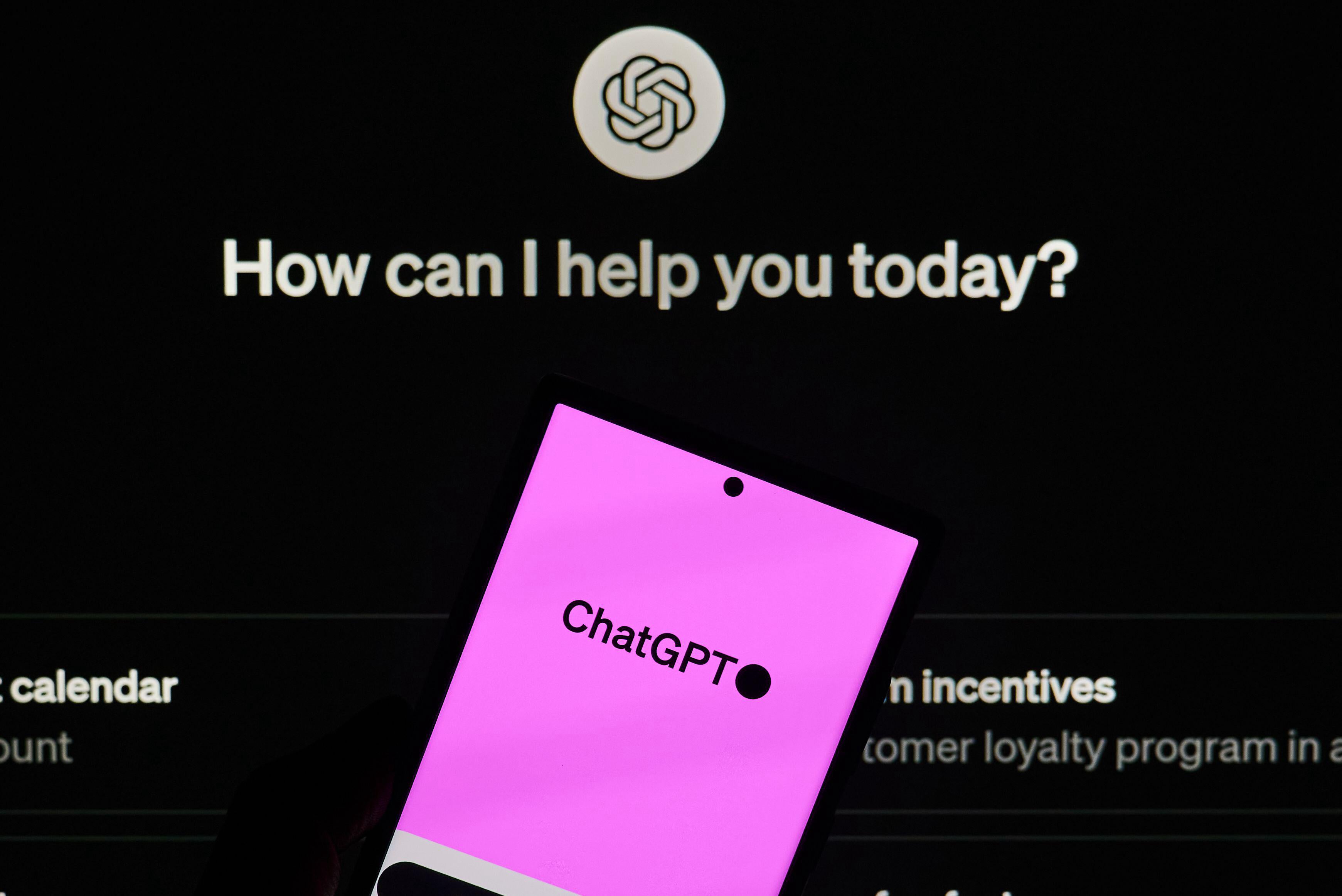 Providing chatbots with context and prompts might help improve the quality of the advice