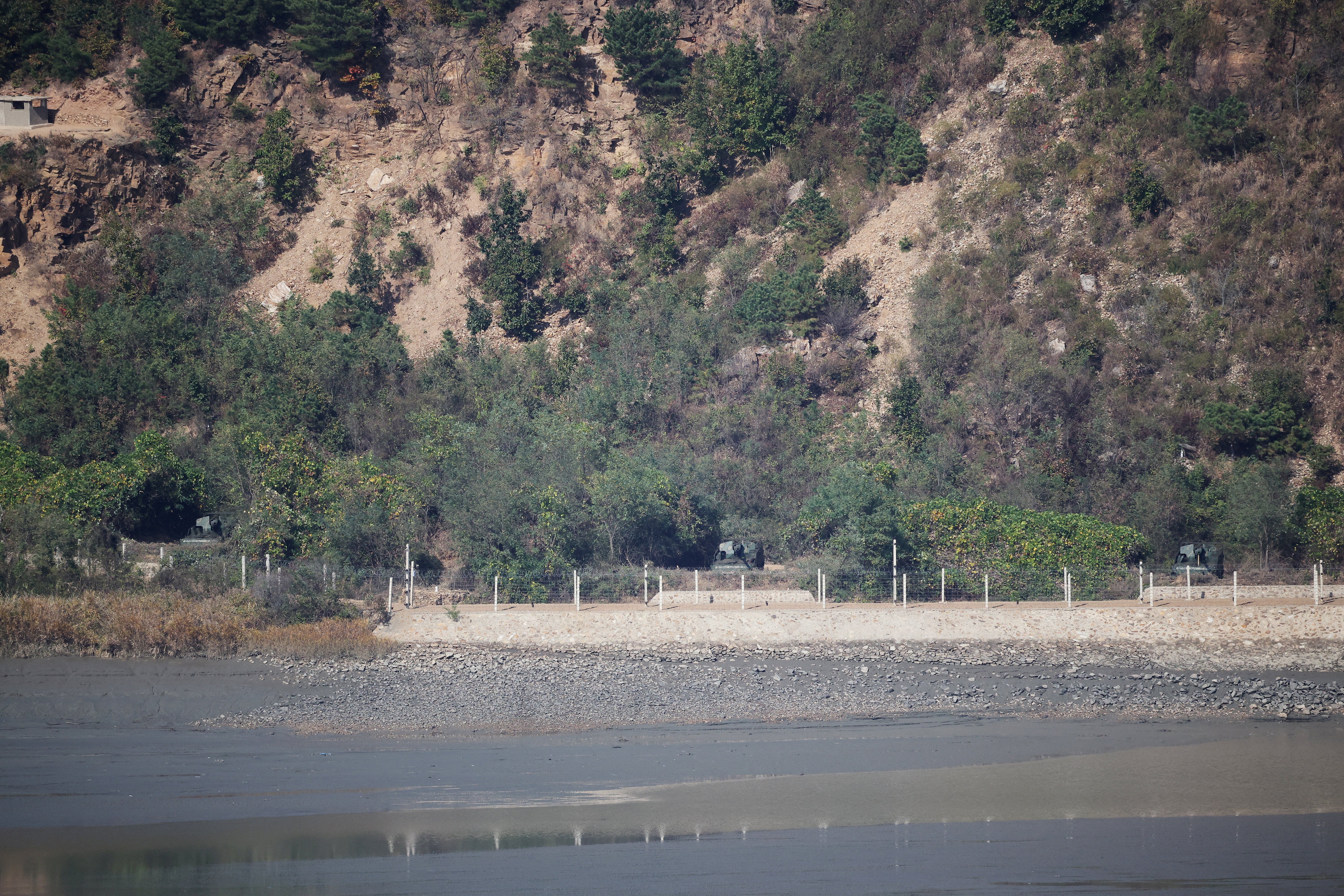 North Korean howitzers seen at border with South Korea amid escalating tensions