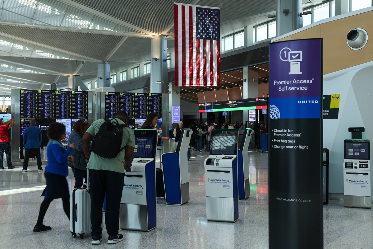 Outrage after airport self-service checkout asks for 18% tip - The Independent