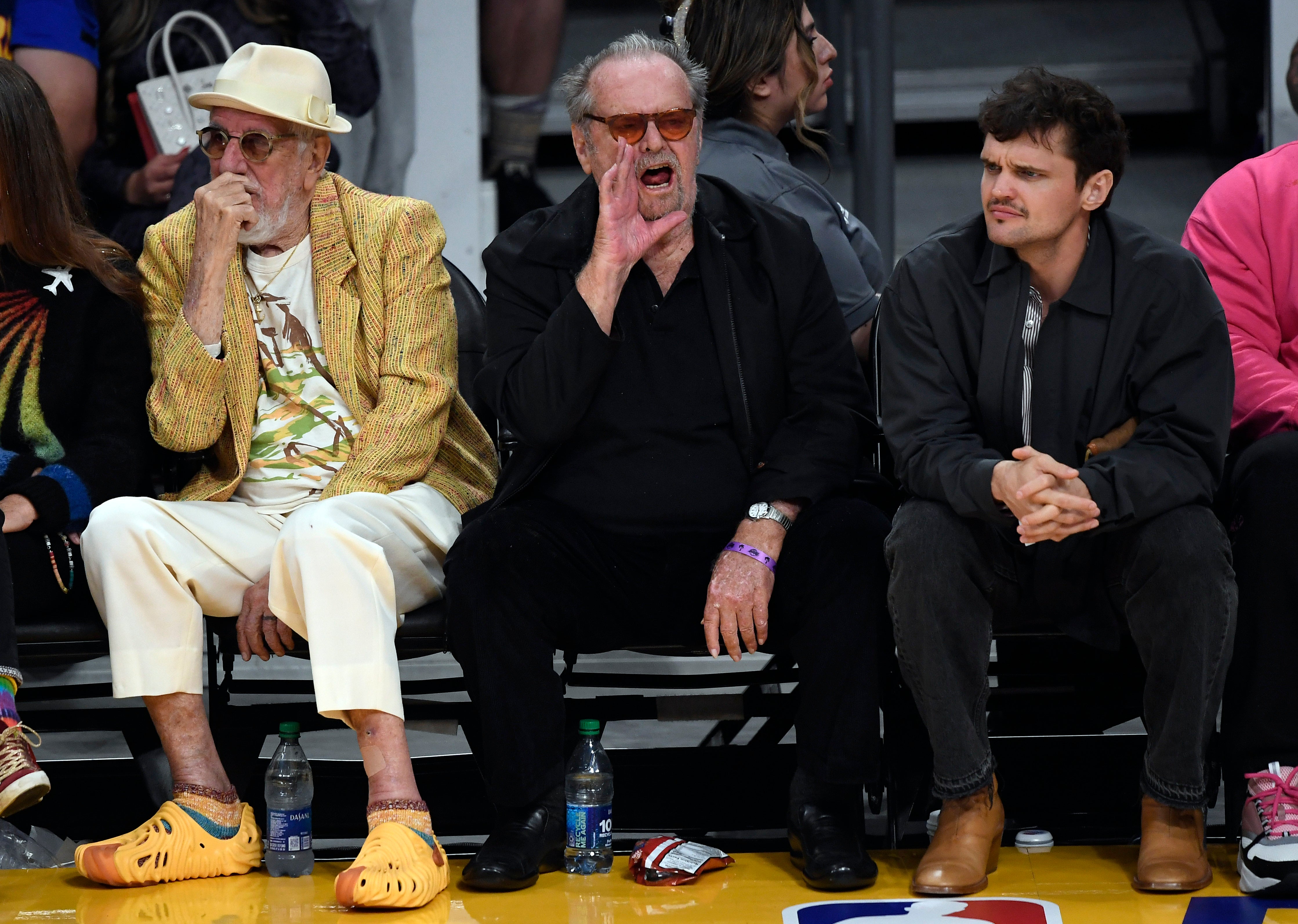 Nicholson is seen at a 2023 Lakers game alongside his actor son Ray