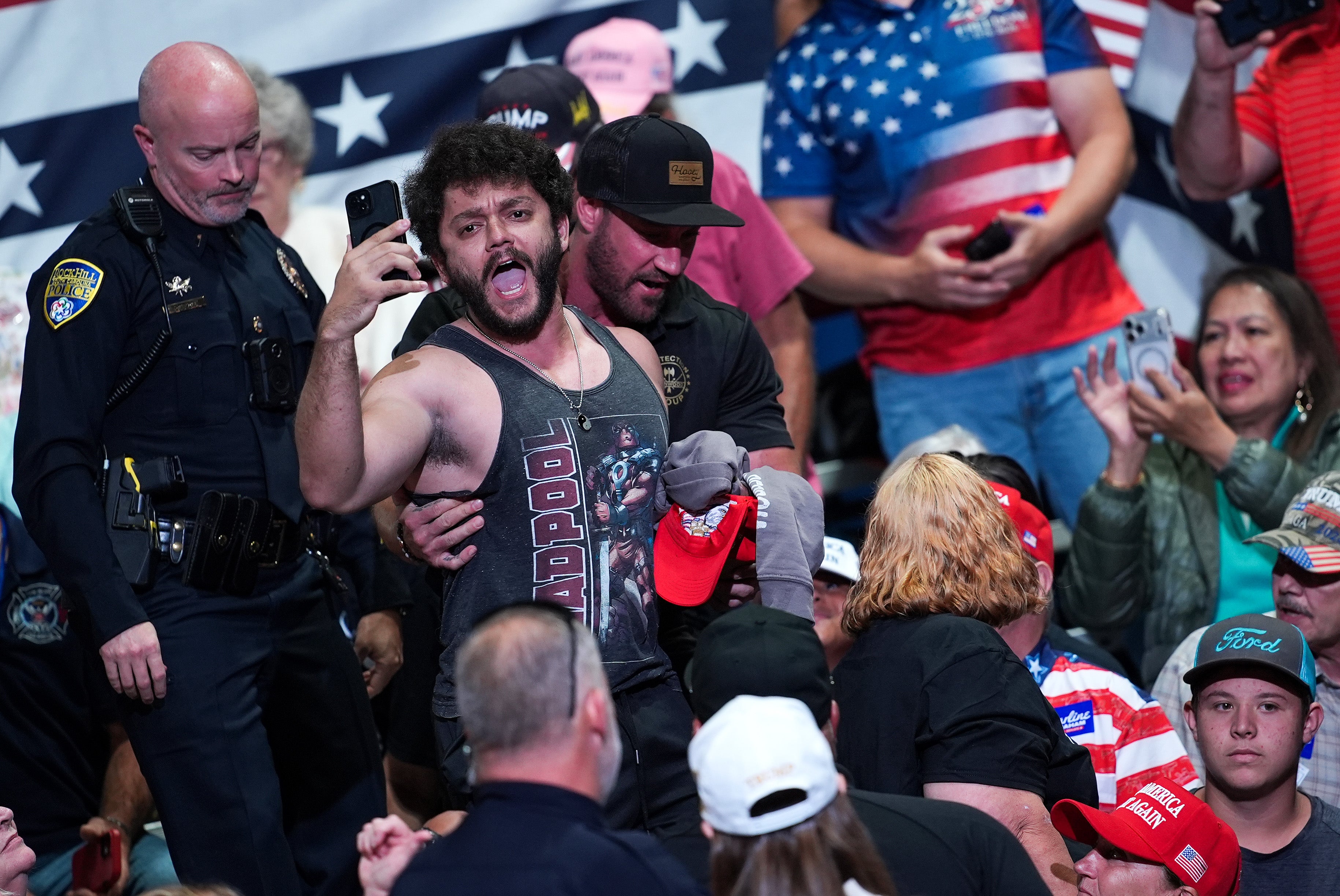 Trumpove skupove sada često prekidaju prosvjednici