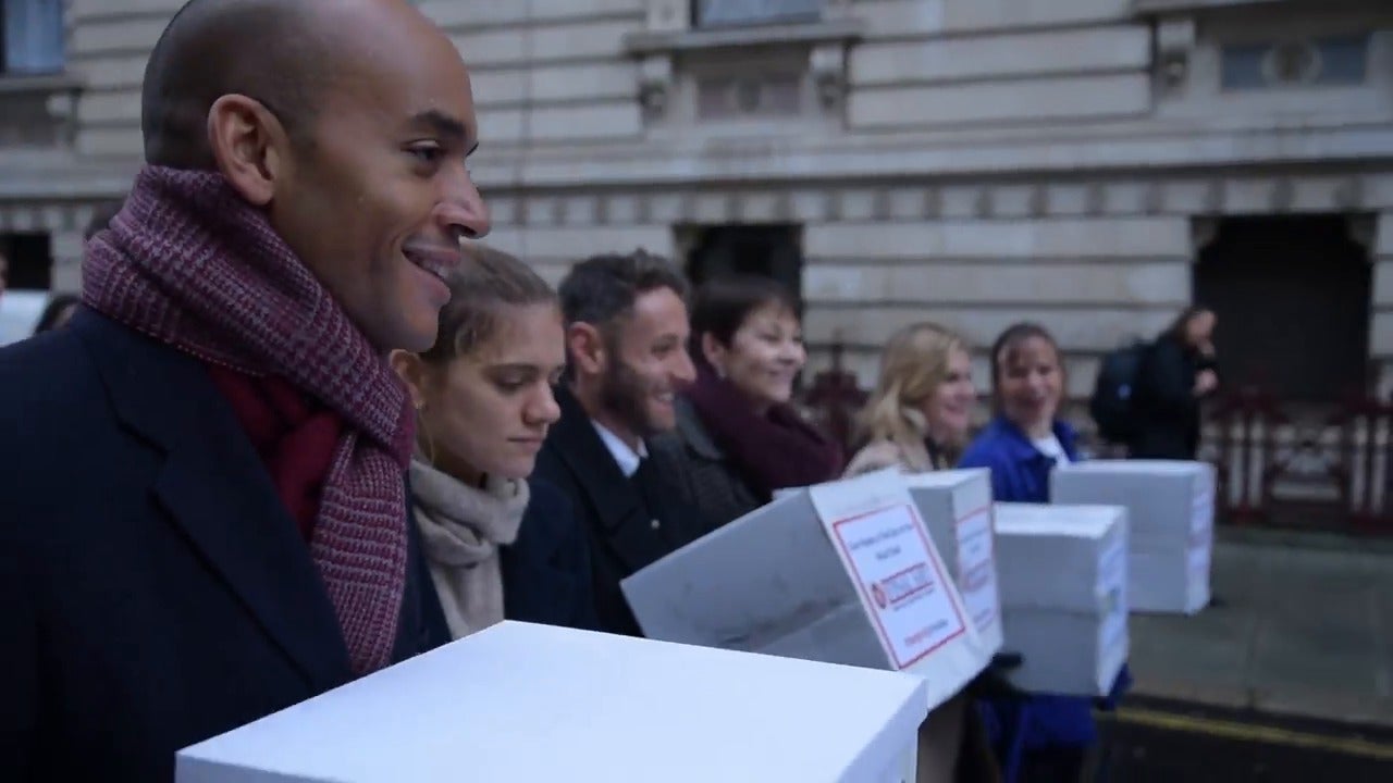 The Independent hands in Final Say petition to Downing Street