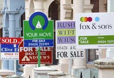 UK house prices soar to new all-time high of £250,000