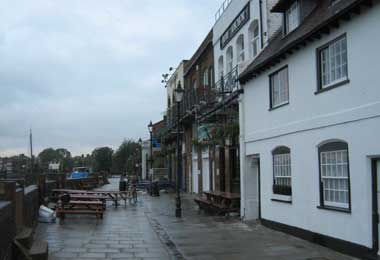 12 Lower Mall, Hammersmith: an unbeatable river location