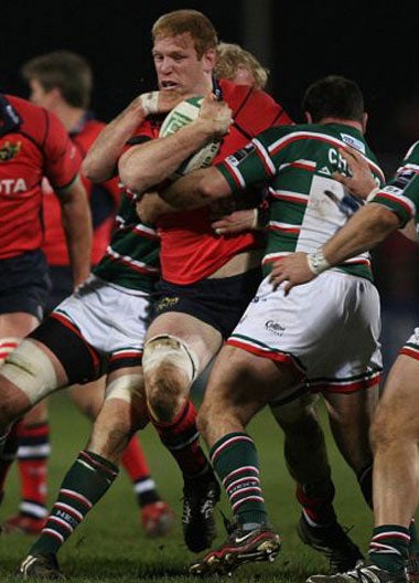 Munster captain, Paul O'Connell, takes on the Leicester defence