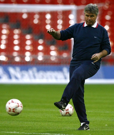 Hiddink prepars for tonight's game at Wembley